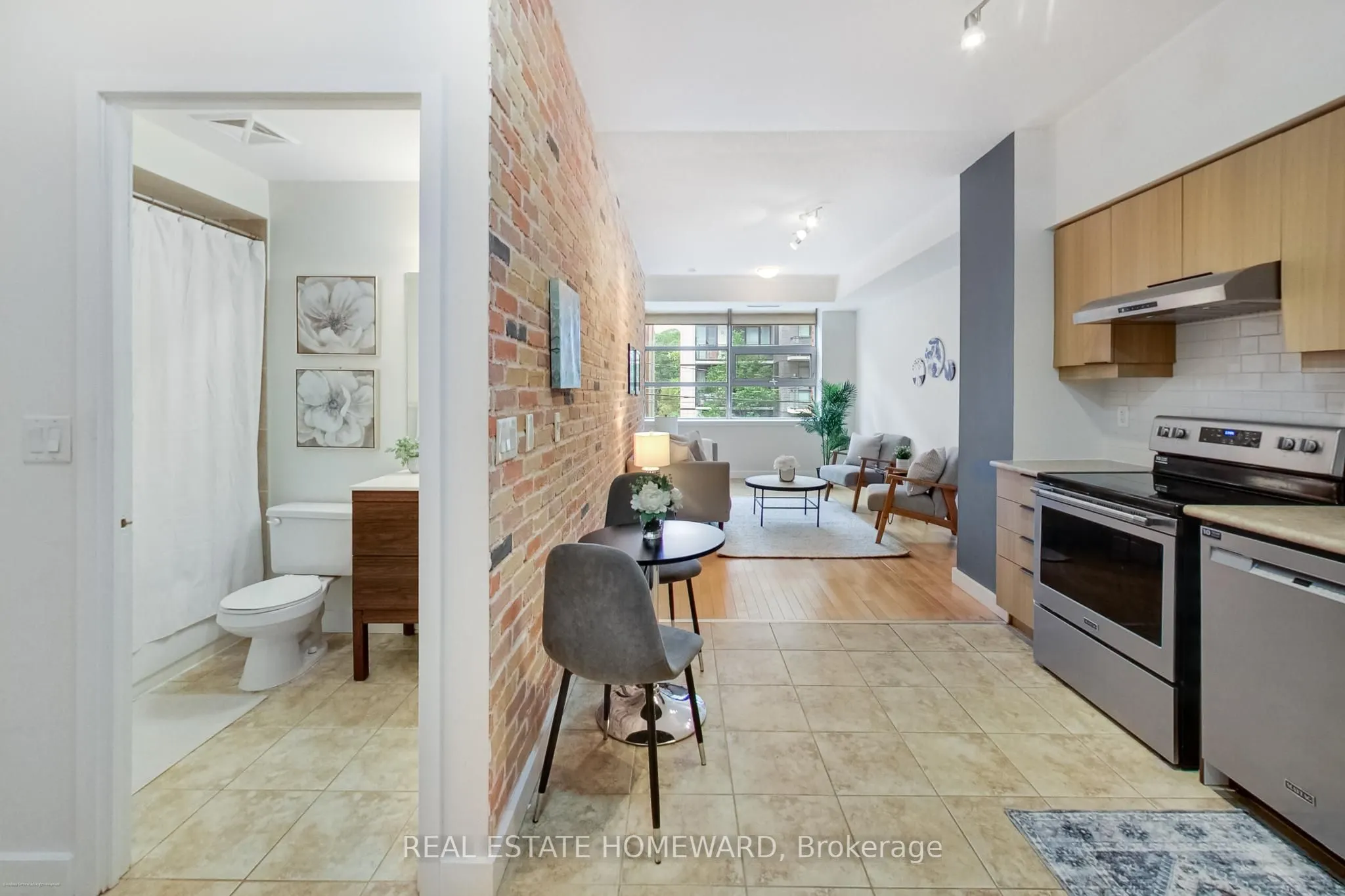 601 Kingston Road, #209