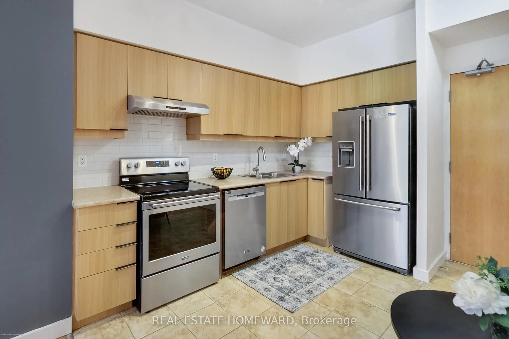 601 Kingston Road, #209