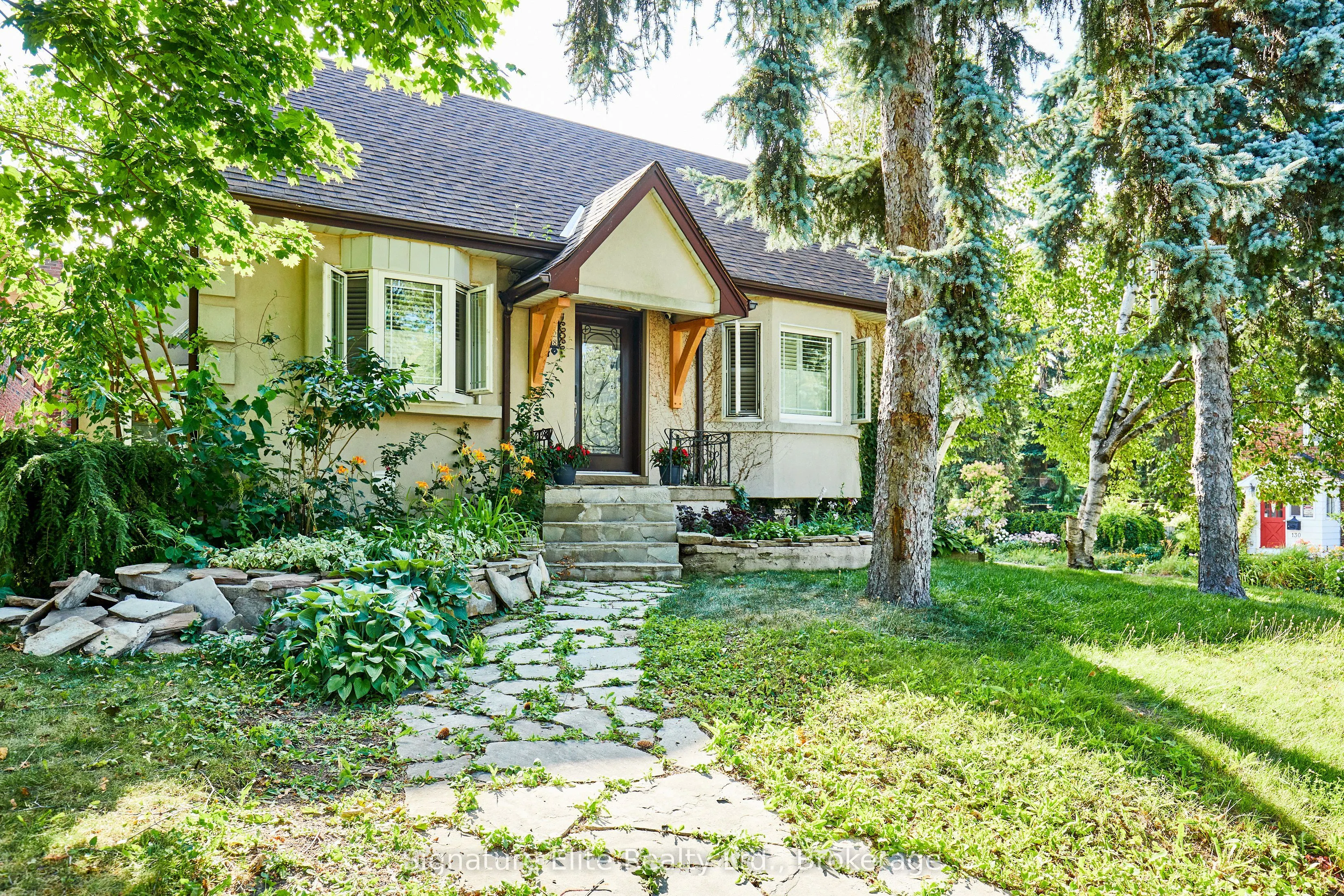 128 Harewood Avenue