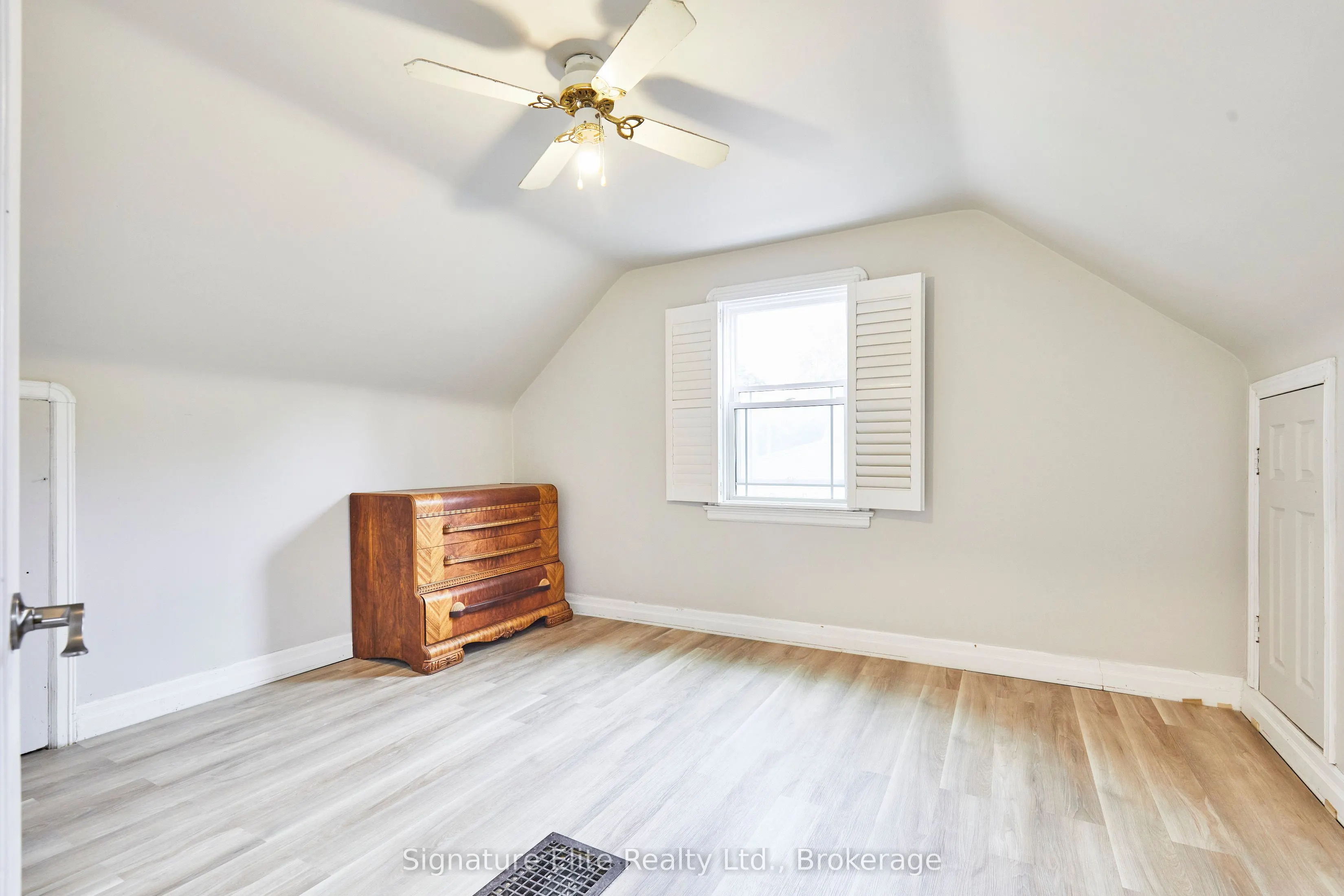 128 Harewood Avenue