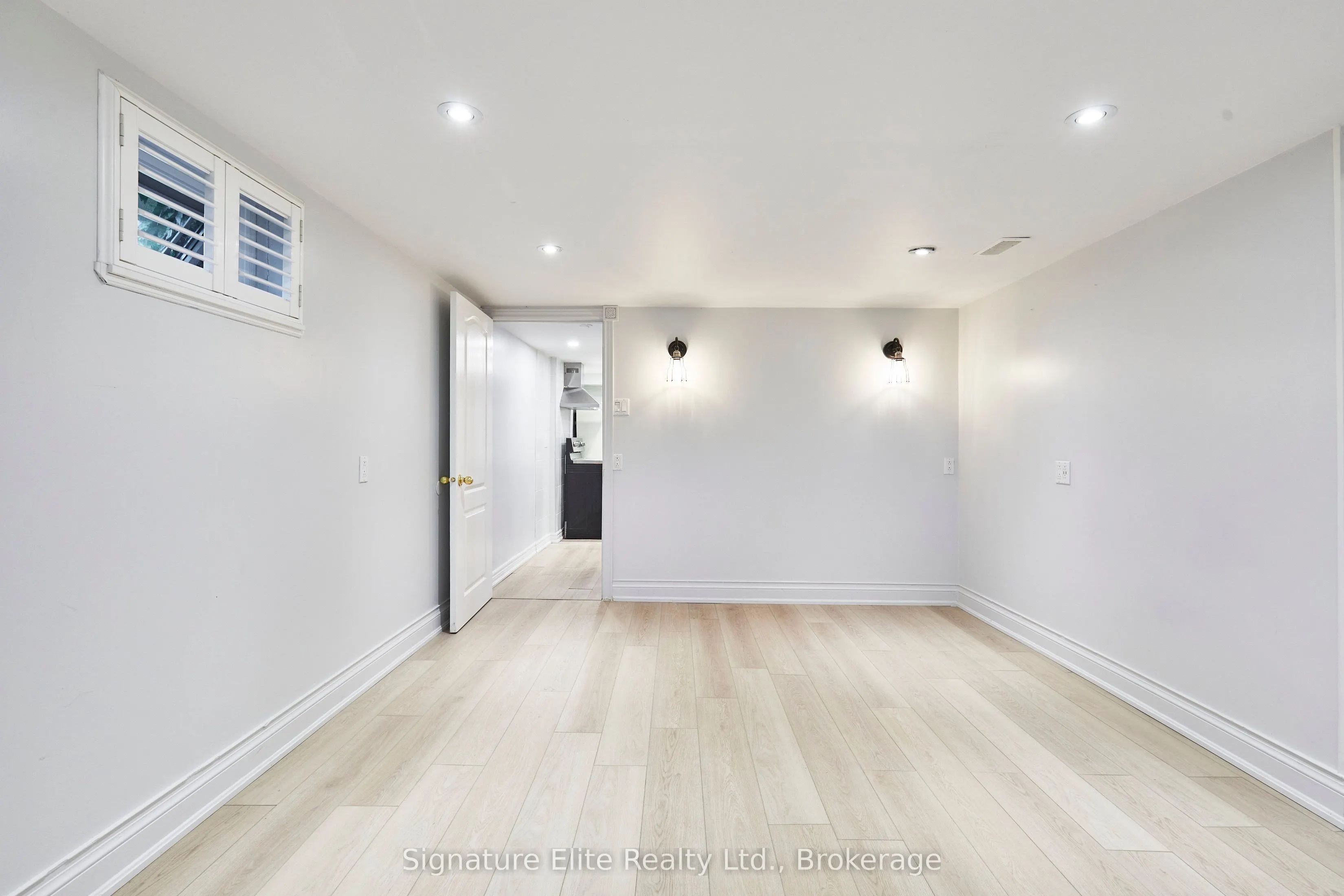 128 Harewood Avenue