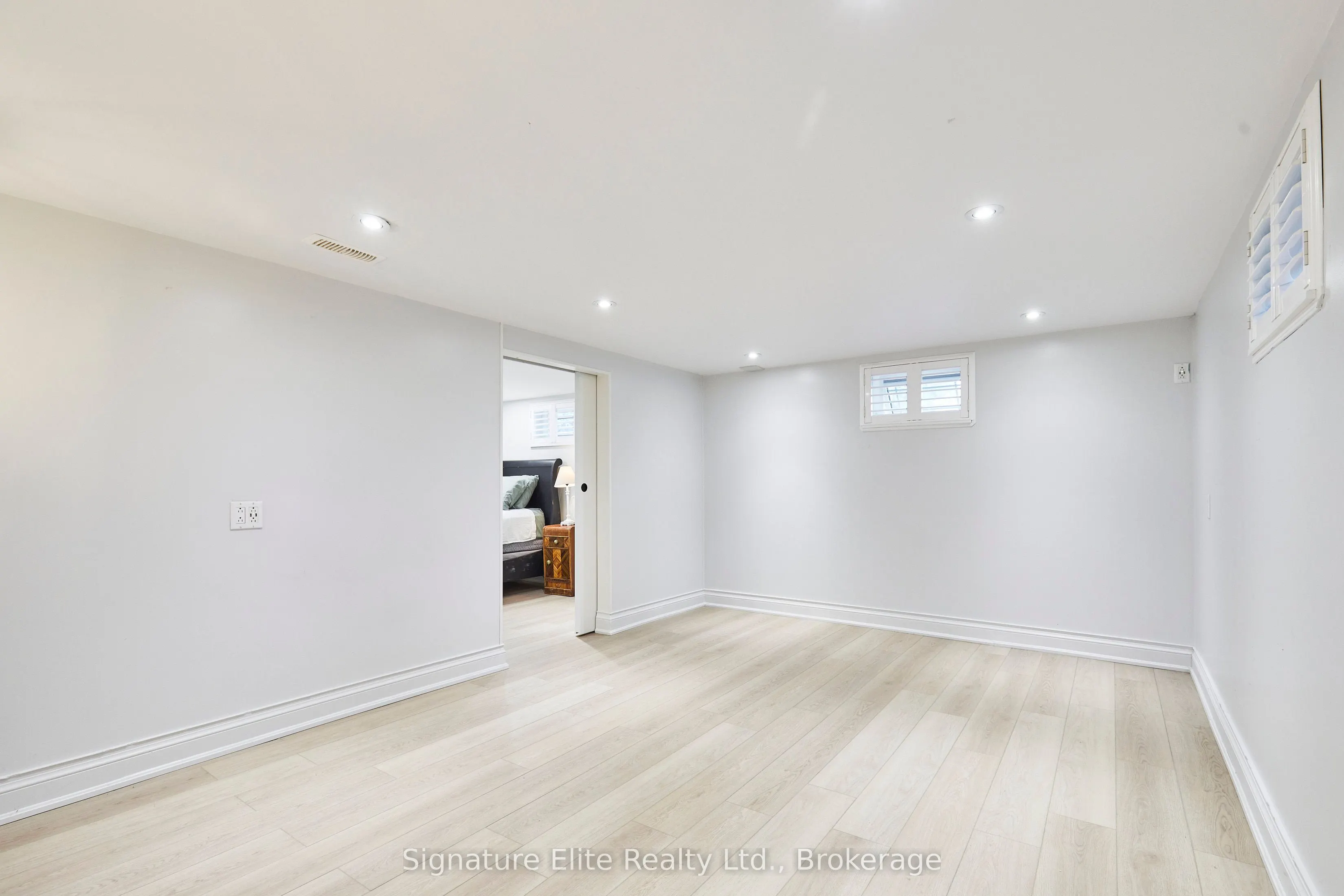 128 Harewood Avenue