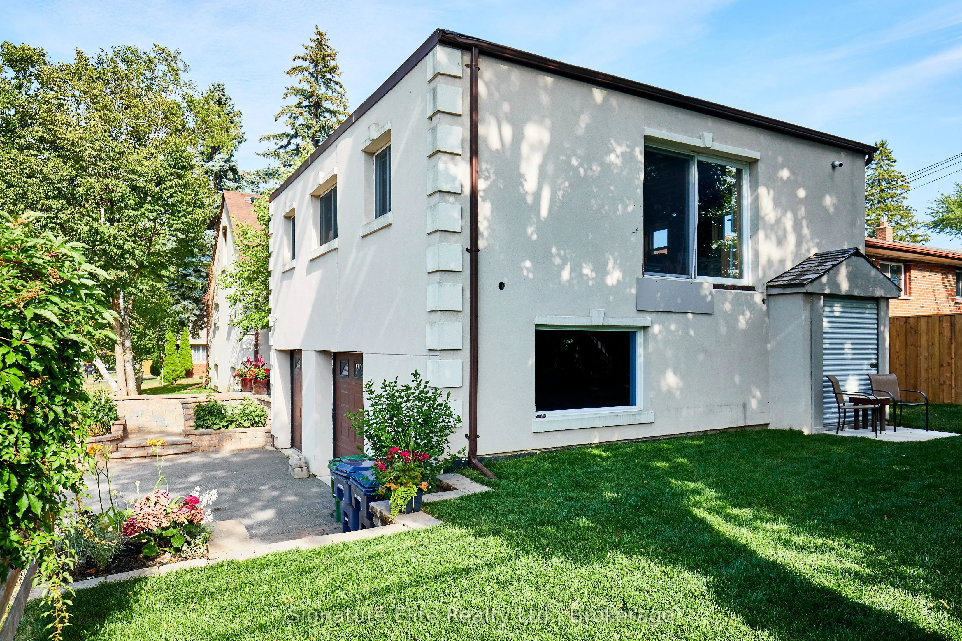 128 Harewood Avenue