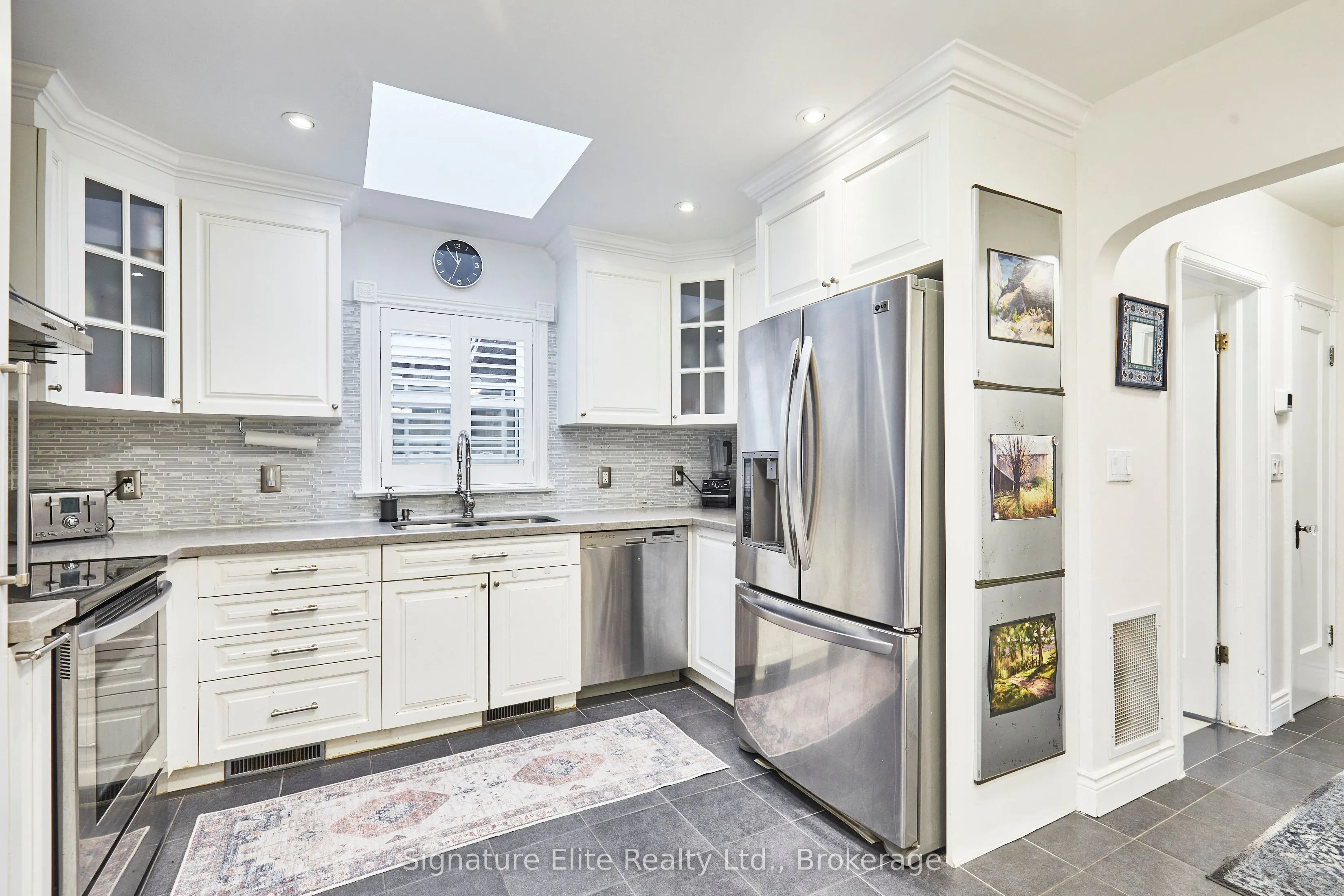 128 Harewood Avenue