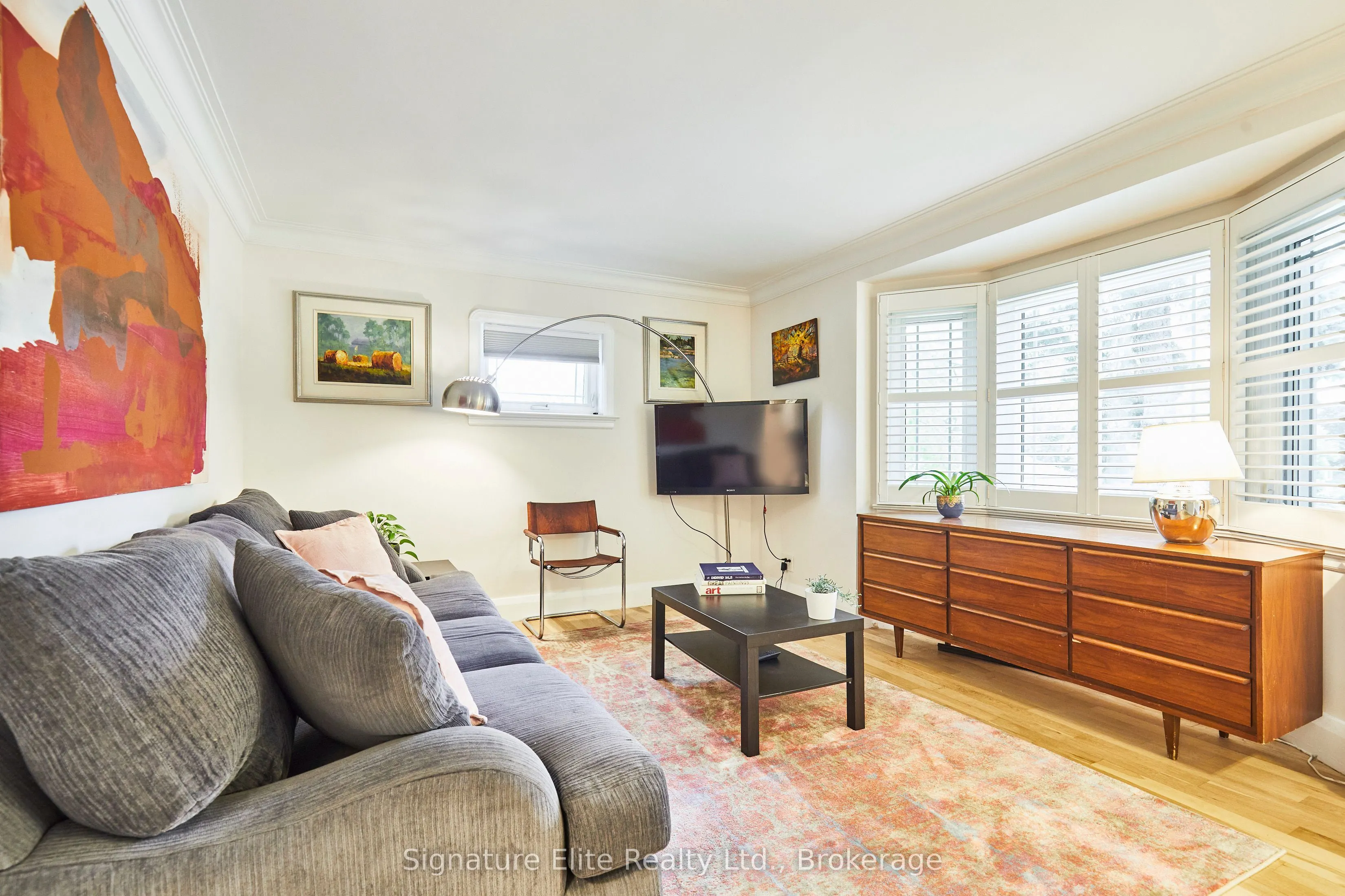 128 Harewood Avenue