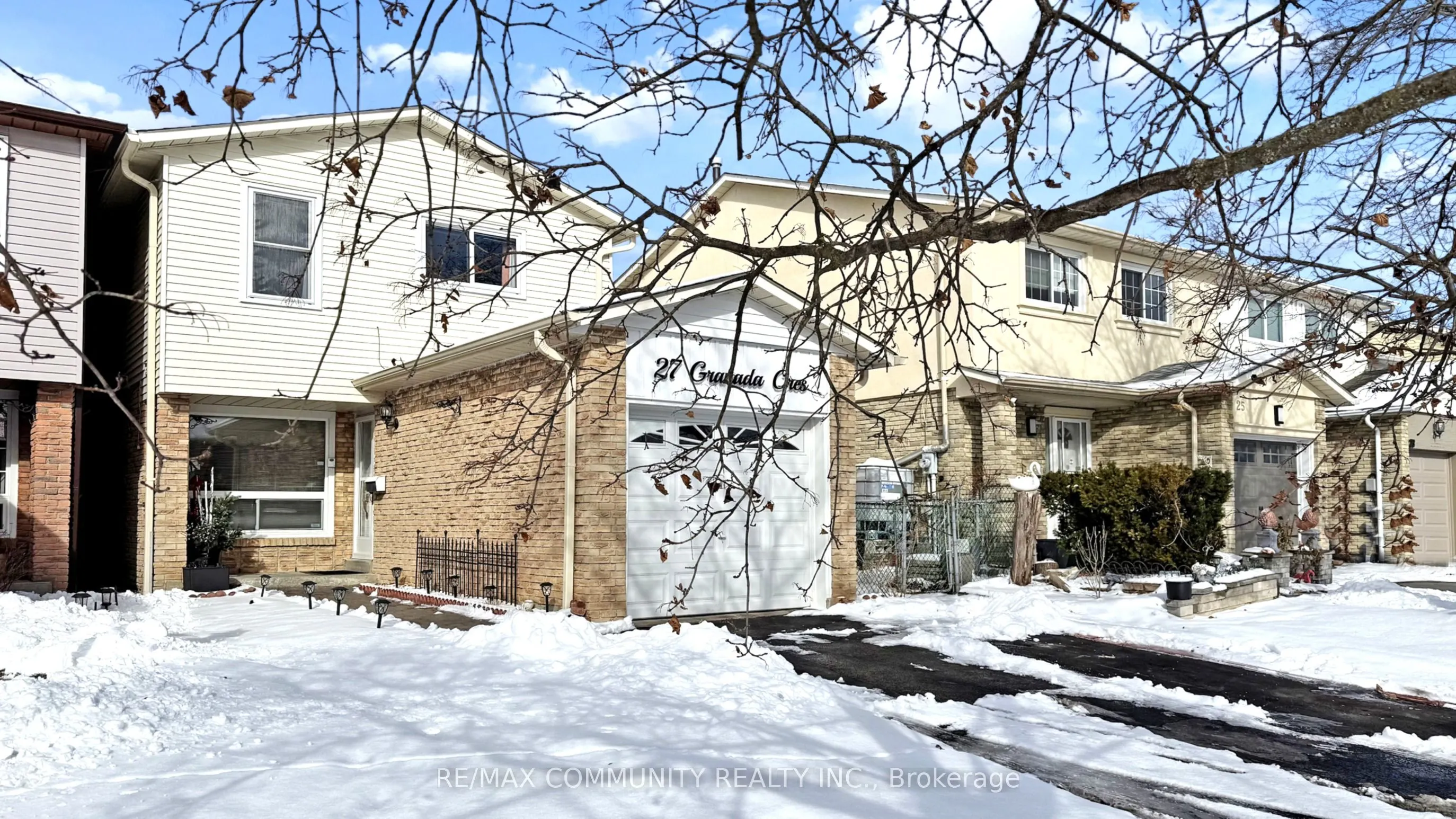 27 Granada Crescent