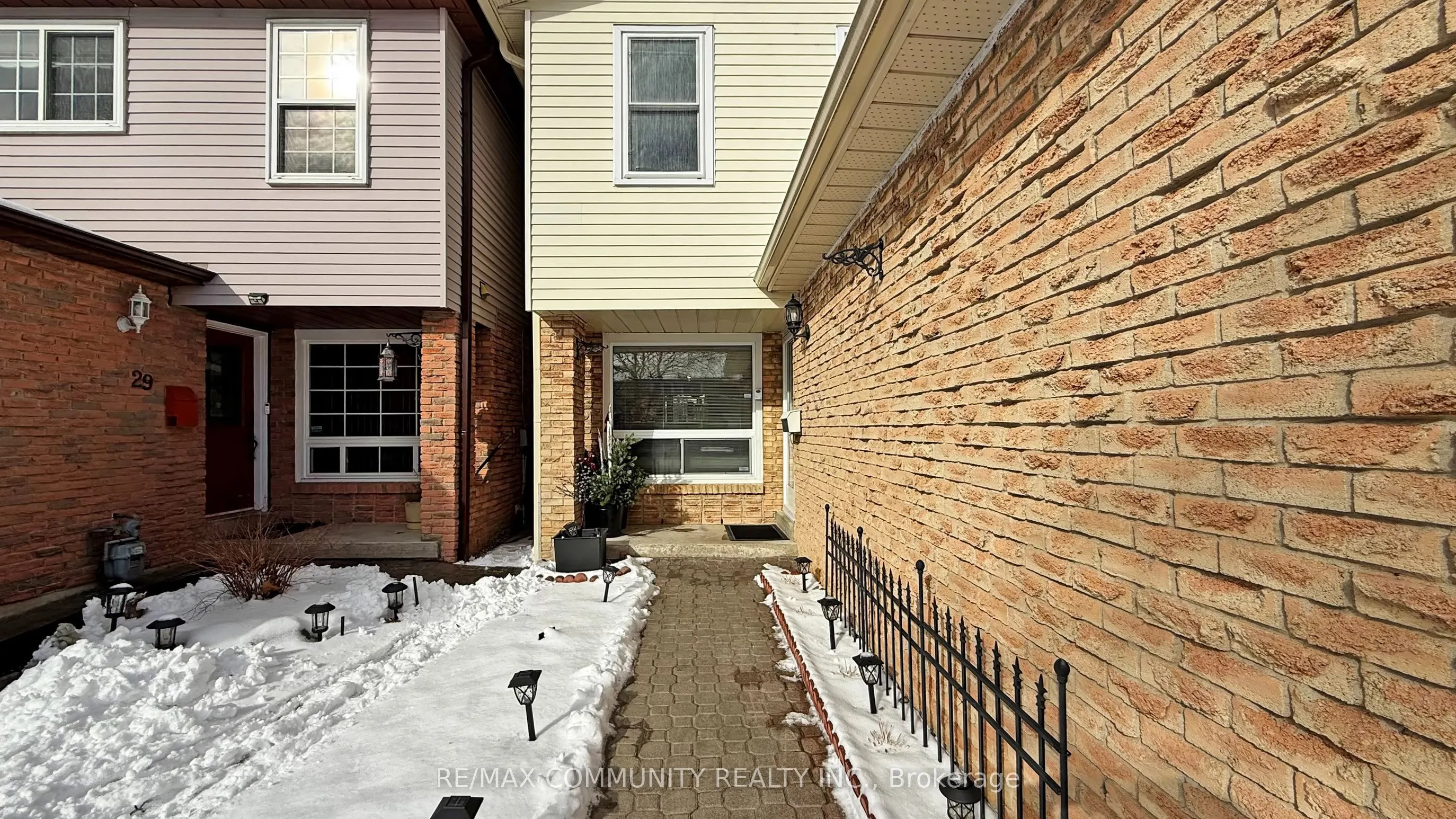 27 Granada Crescent
