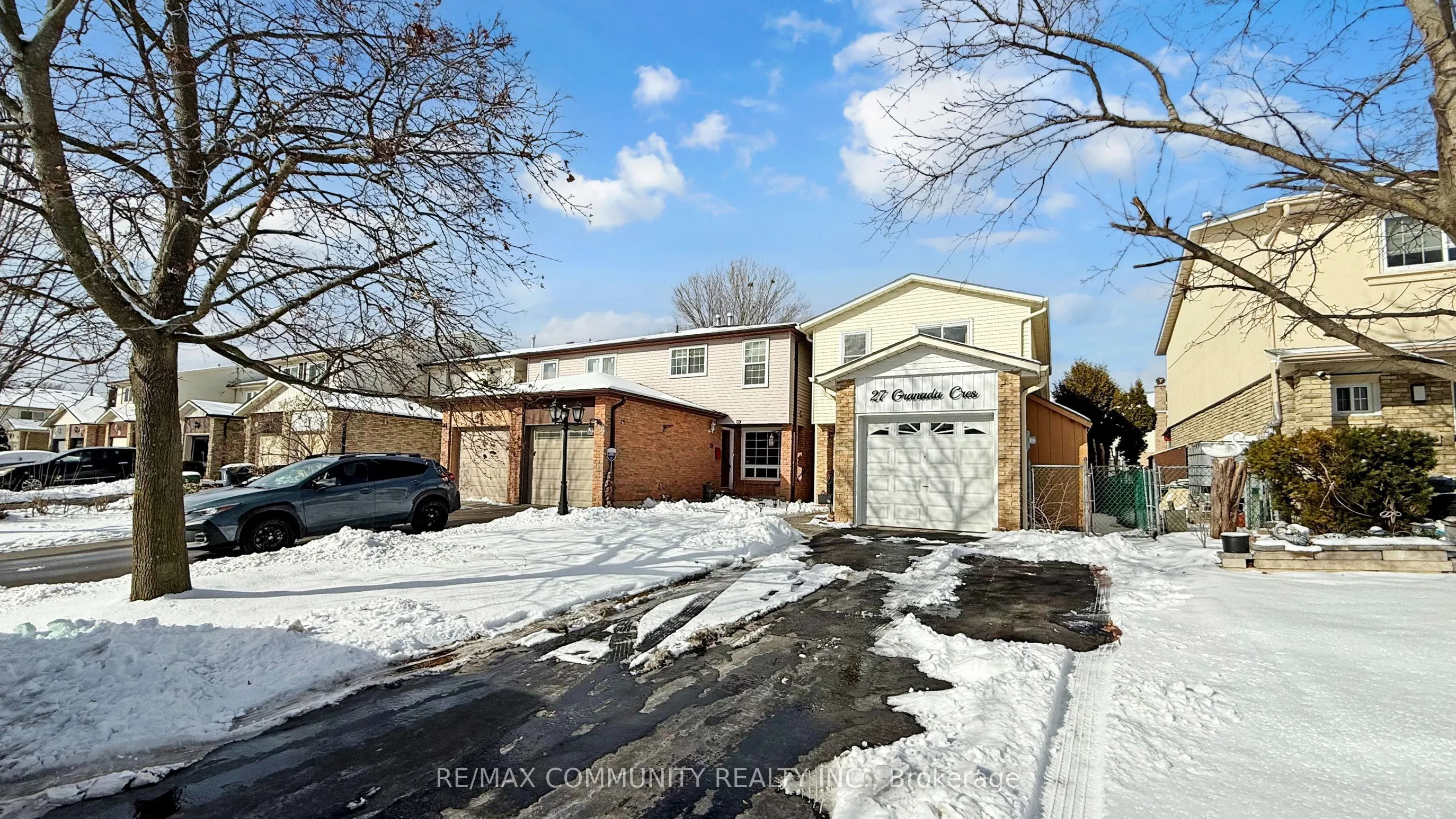 27 Granada Crescent