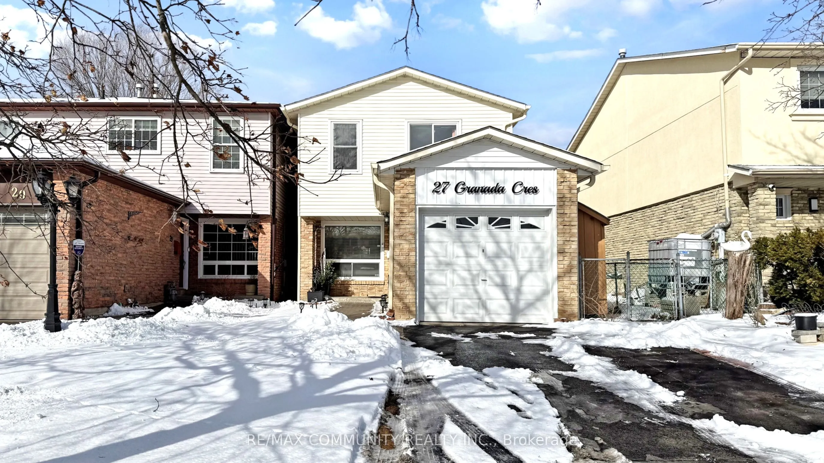 27 Granada Crescent