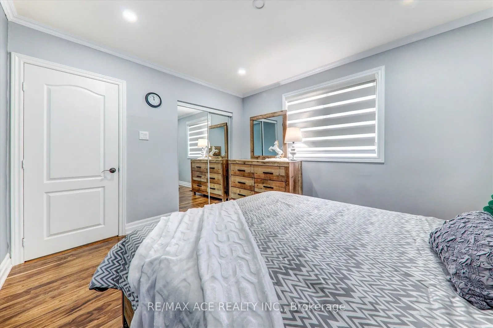 121 Cultra Square