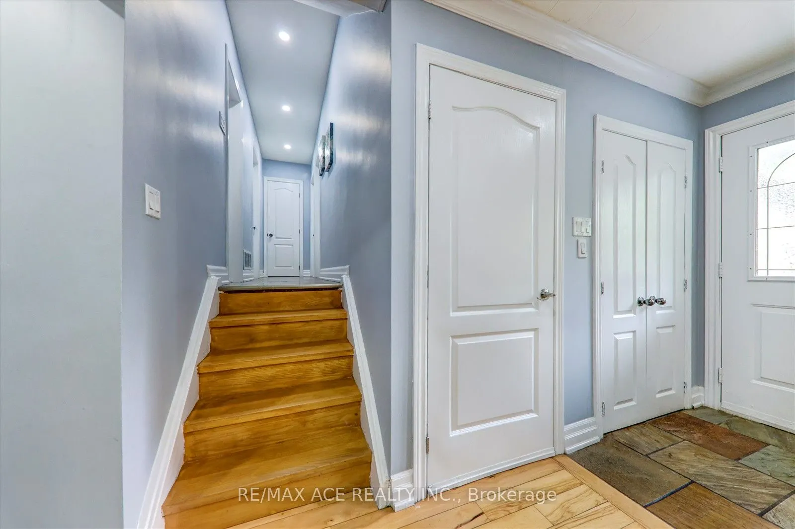 121 Cultra Square