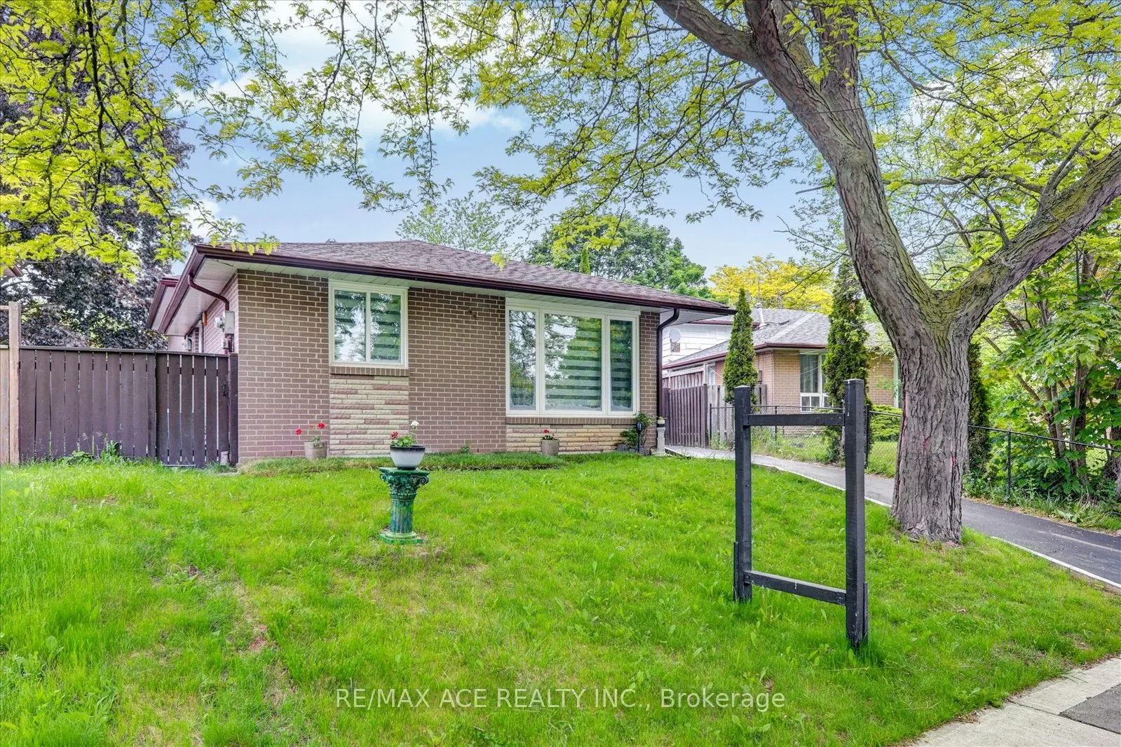 121 Cultra Square