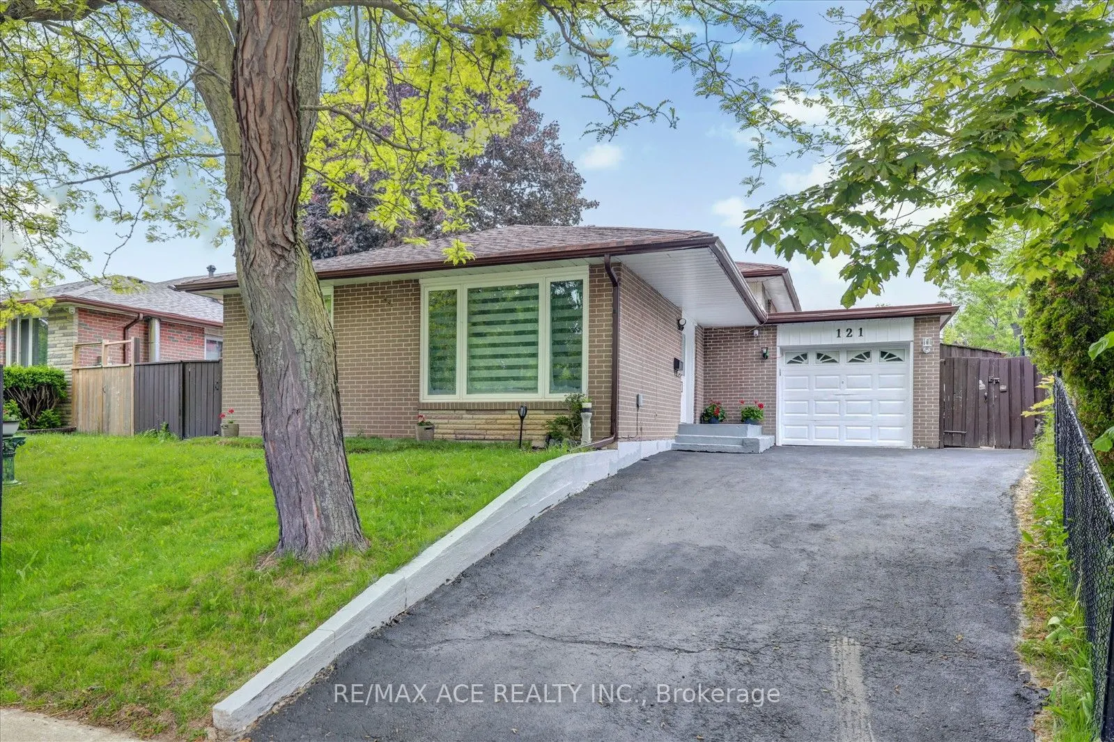 121 Cultra Square