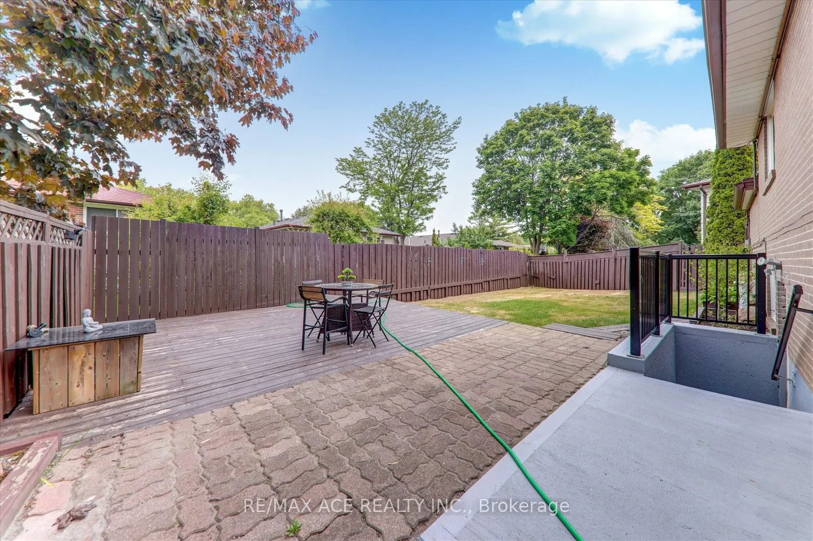 121 Cultra Square