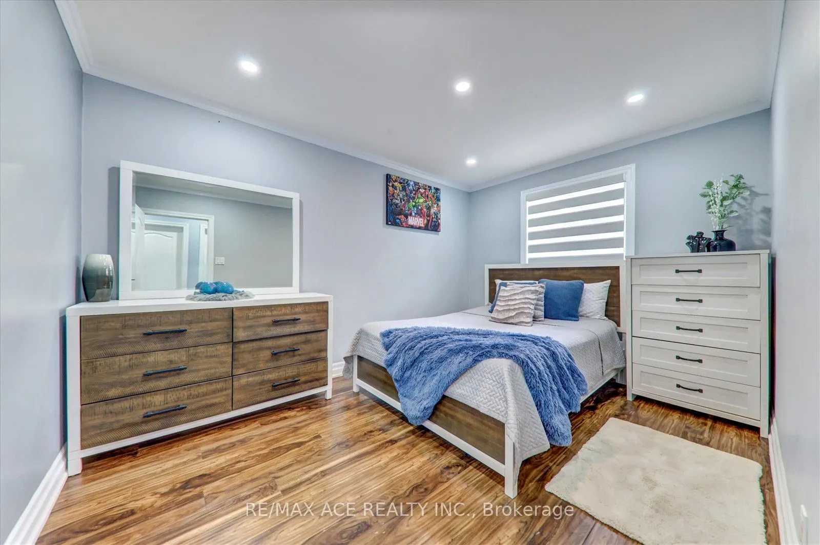 121 Cultra Square