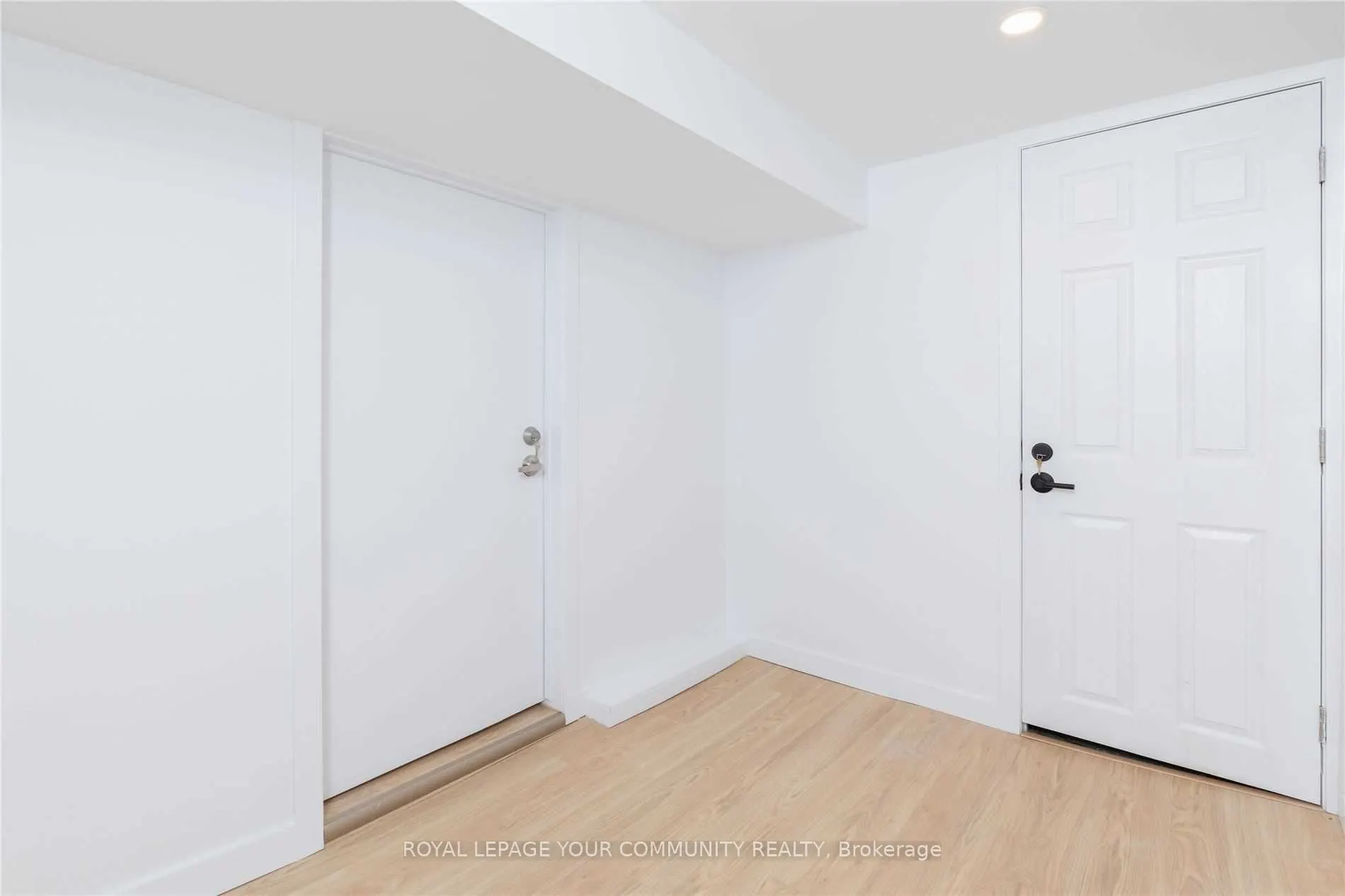 1370 Woodbine Avenue, #Lower