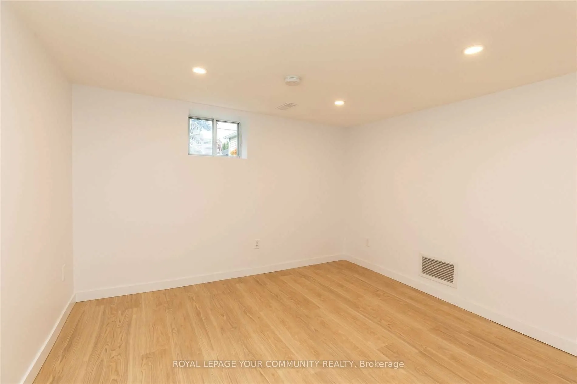 1370 Woodbine Avenue, #Lower