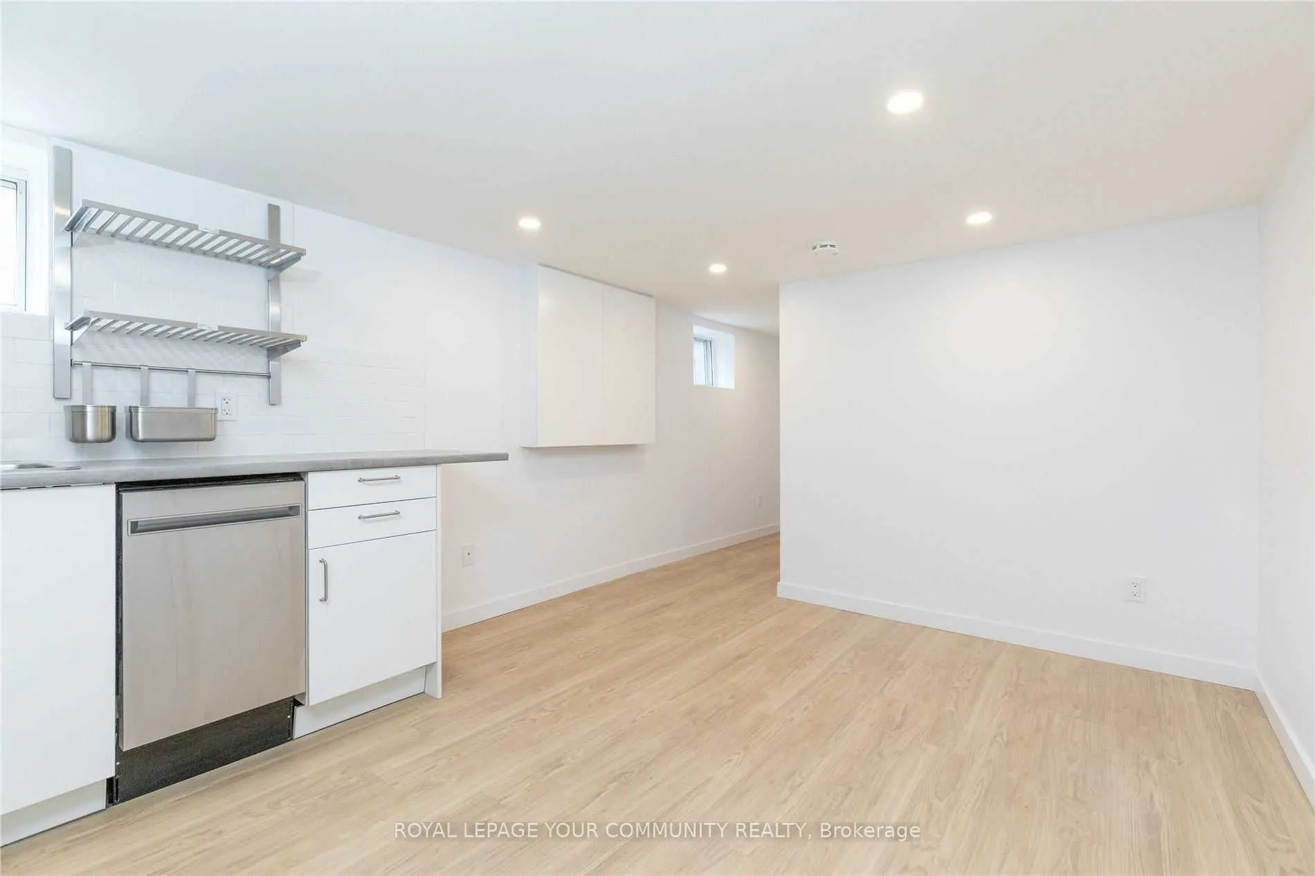 1370 Woodbine Avenue, #Lower