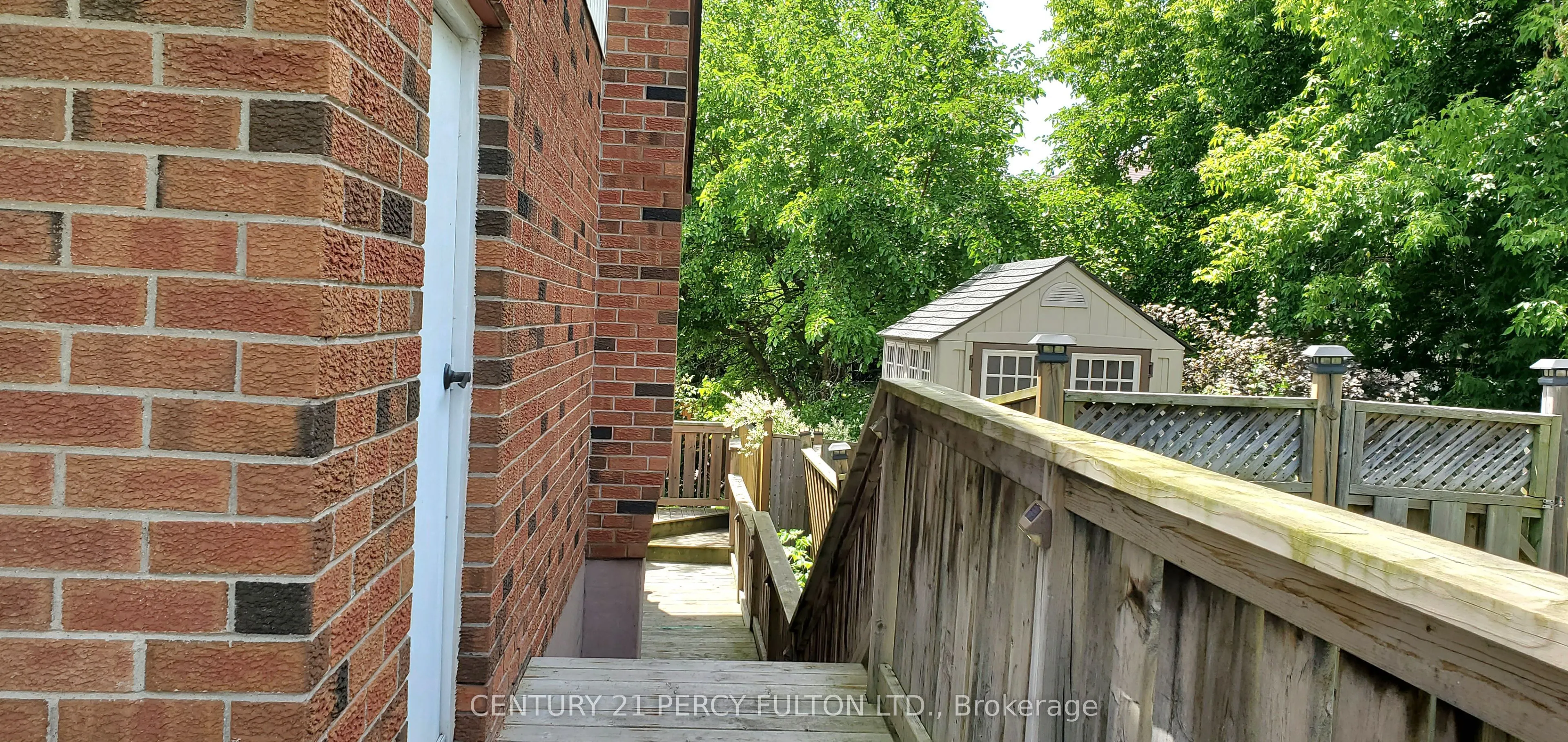 880 Ritson Road N