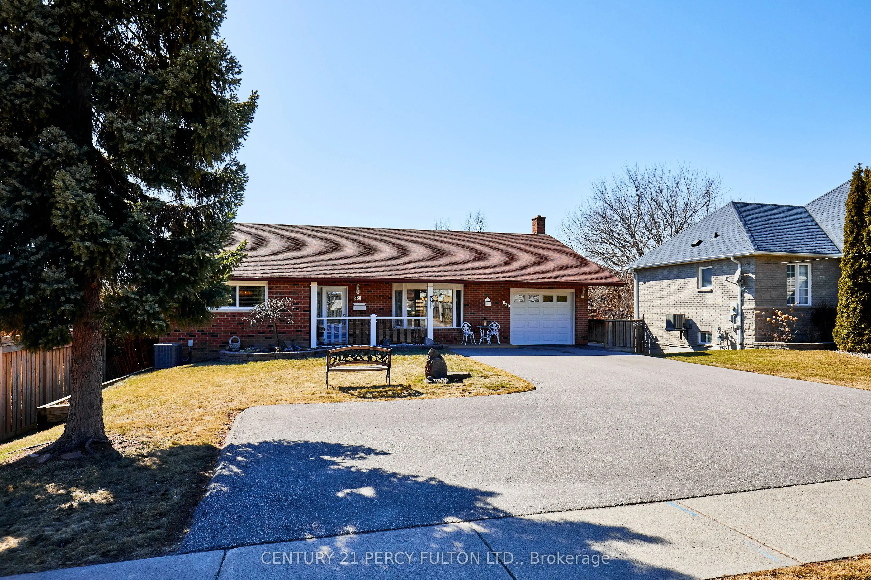 880 Ritson Road N