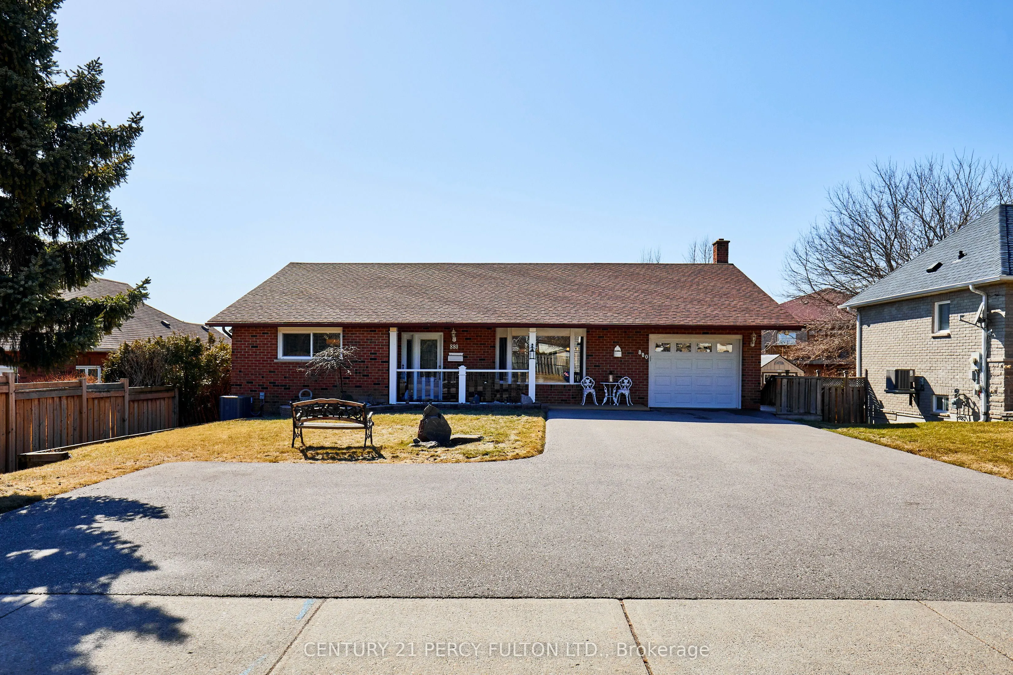 880 Ritson Road N
