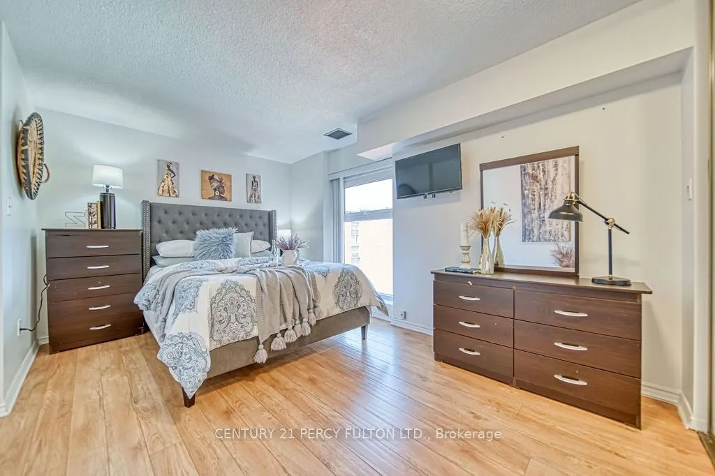 20 Dean Park Road, #1215