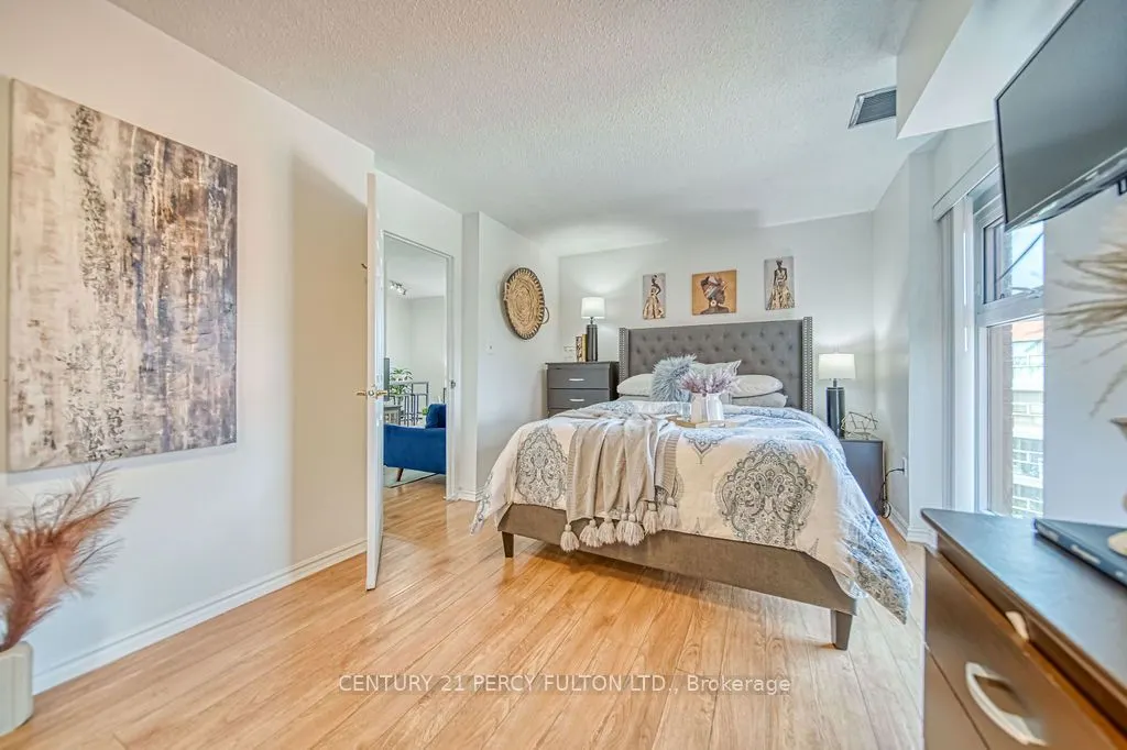 20 Dean Park Road, #1215