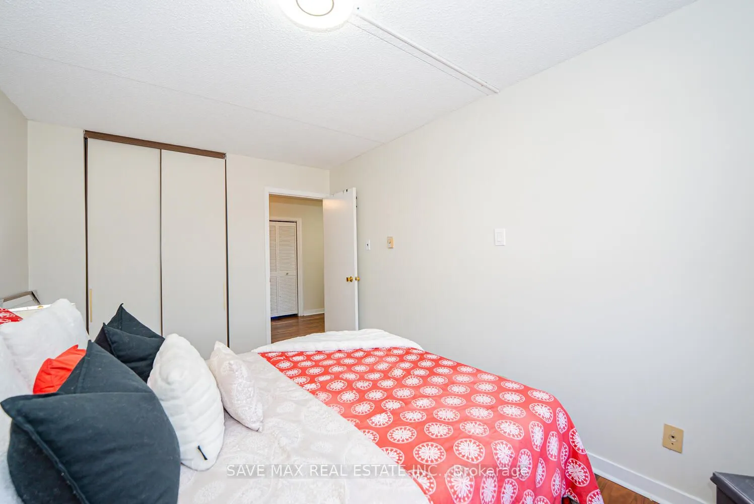 580 Mary Street E #214