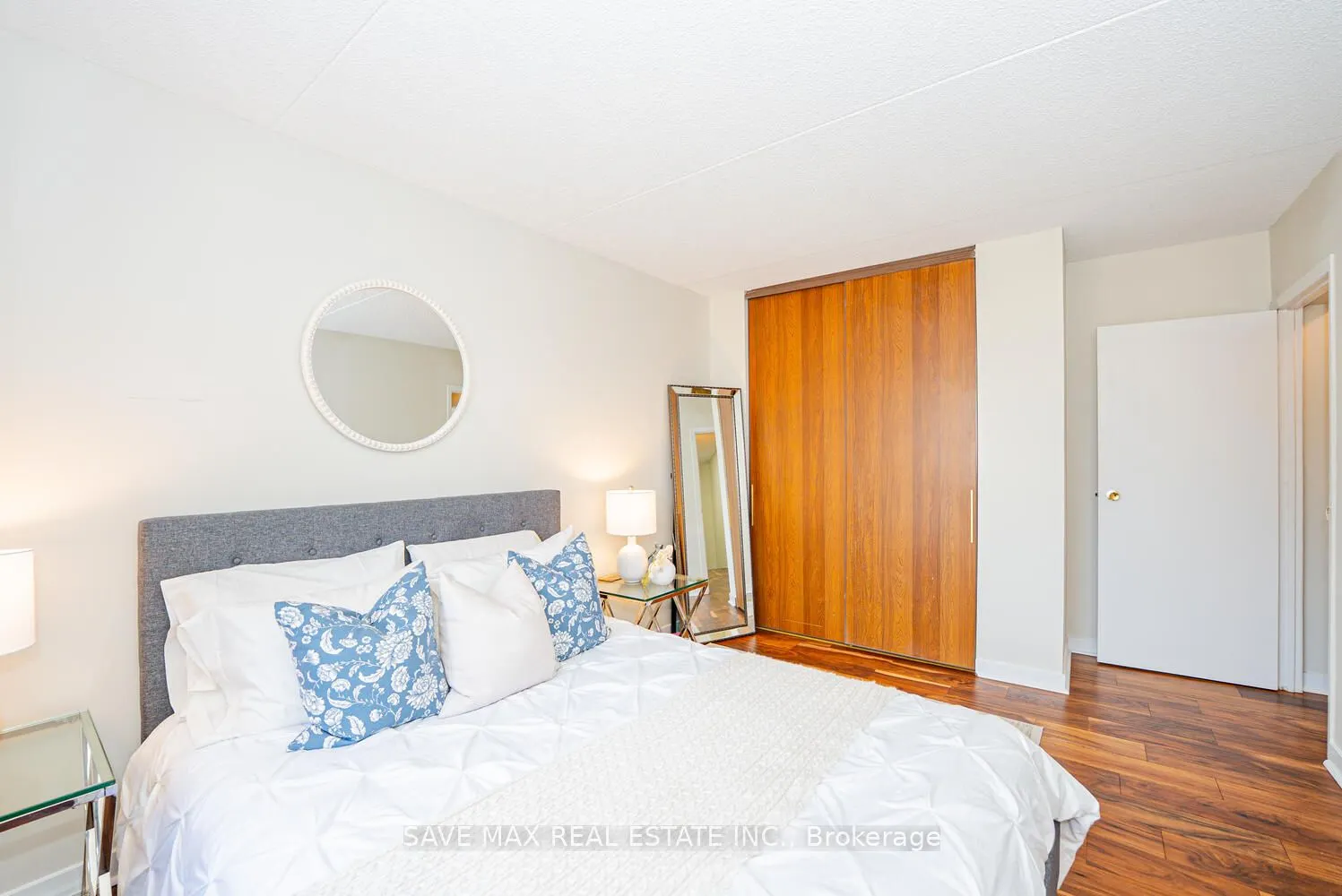 580 Mary Street E #214