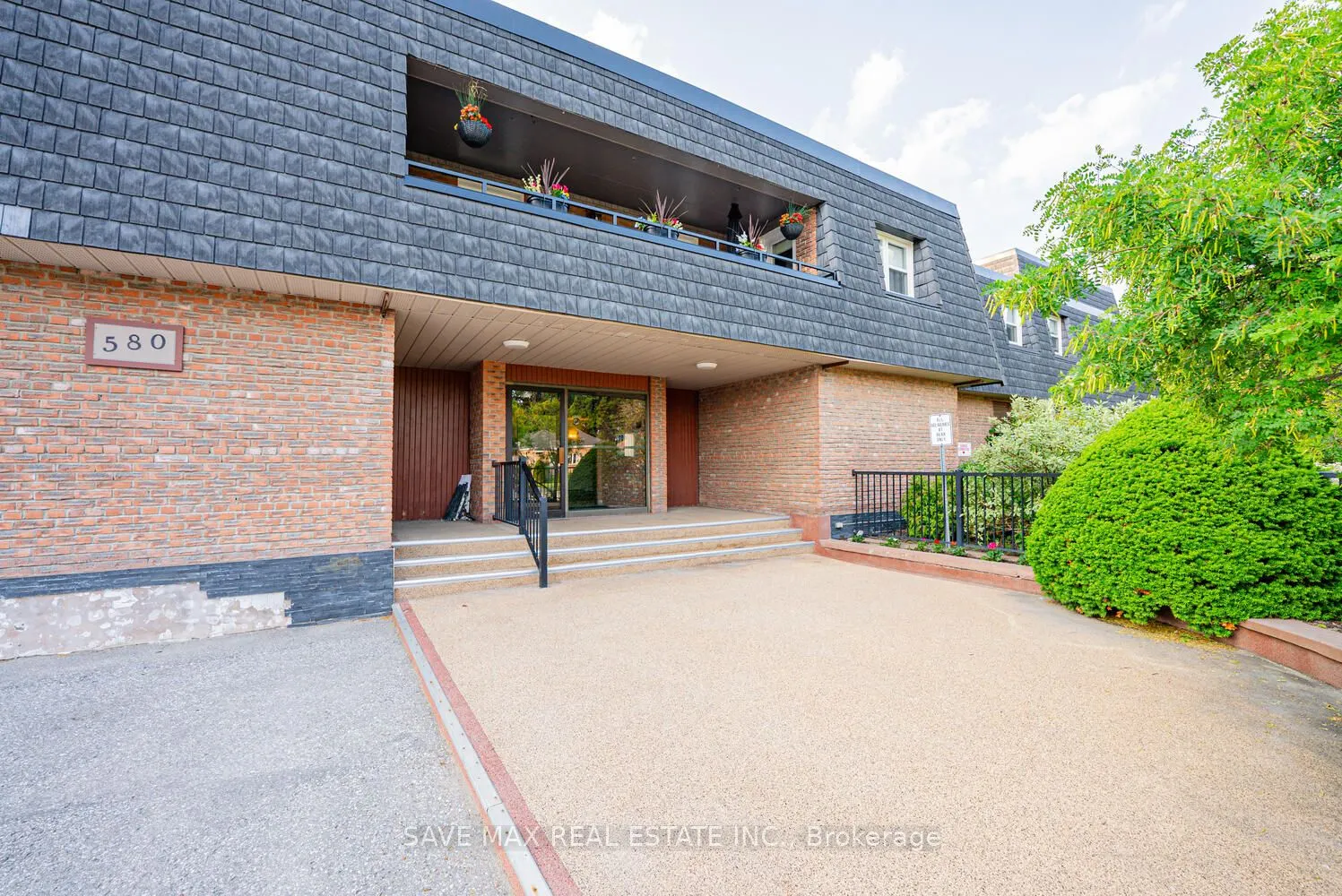 580 Mary Street E #214
