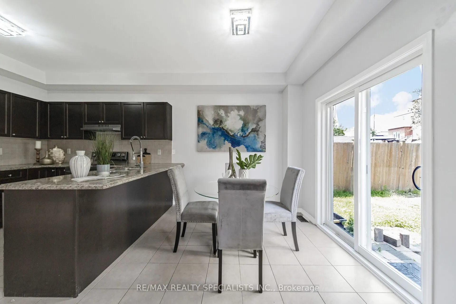 91 Laprade Square