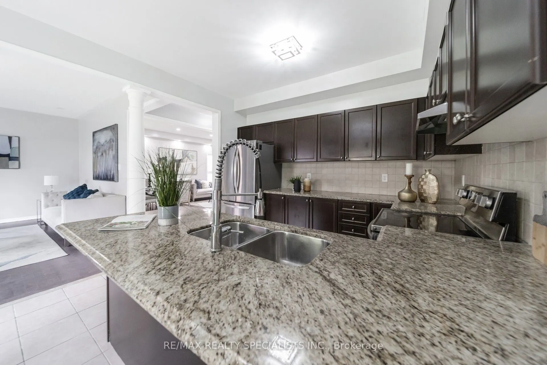 91 Laprade Square