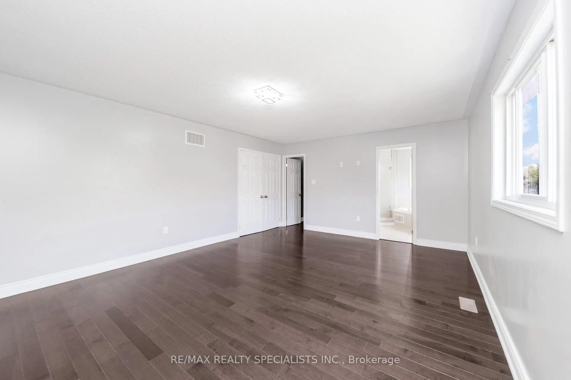 91 Laprade Square