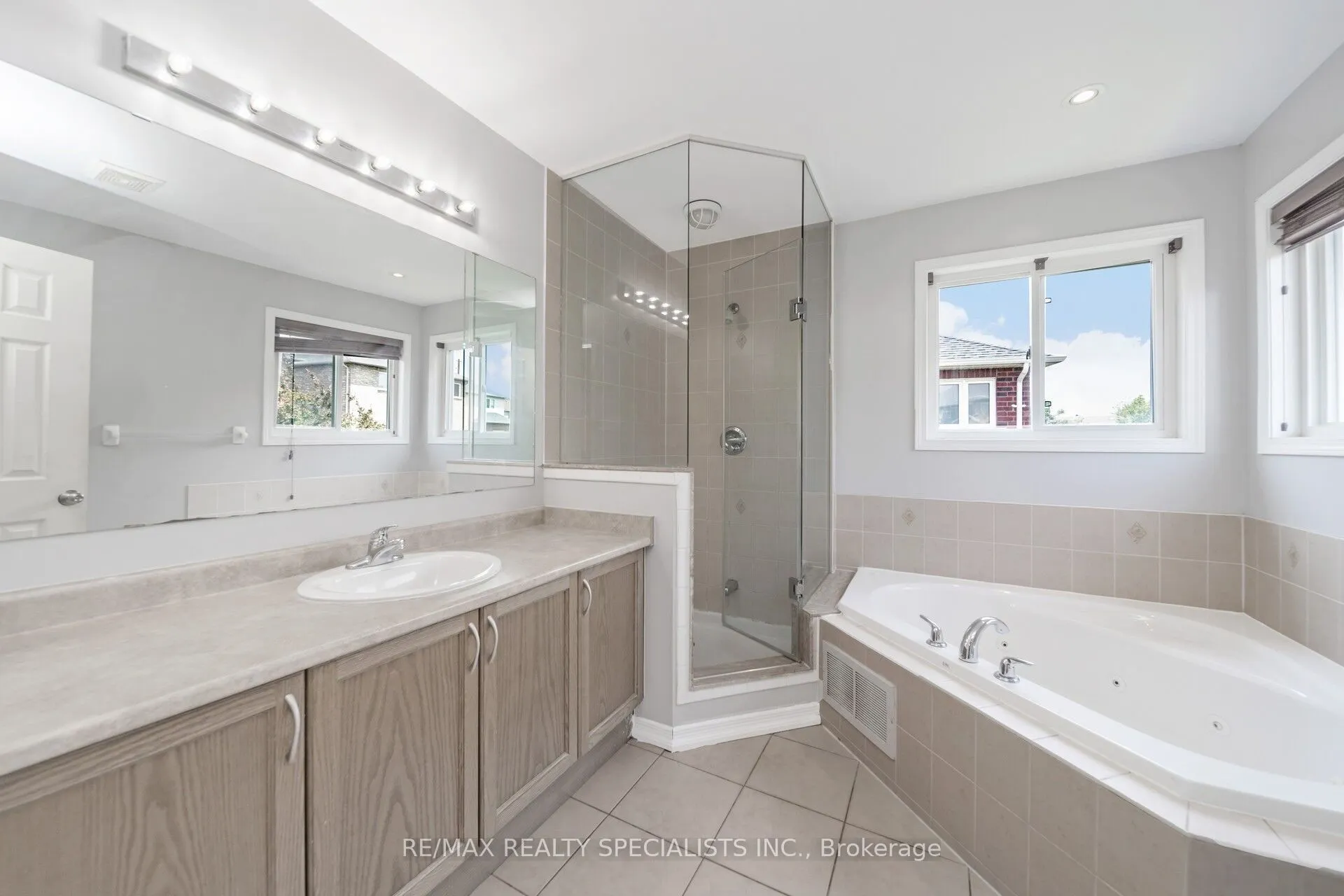 91 Laprade Square