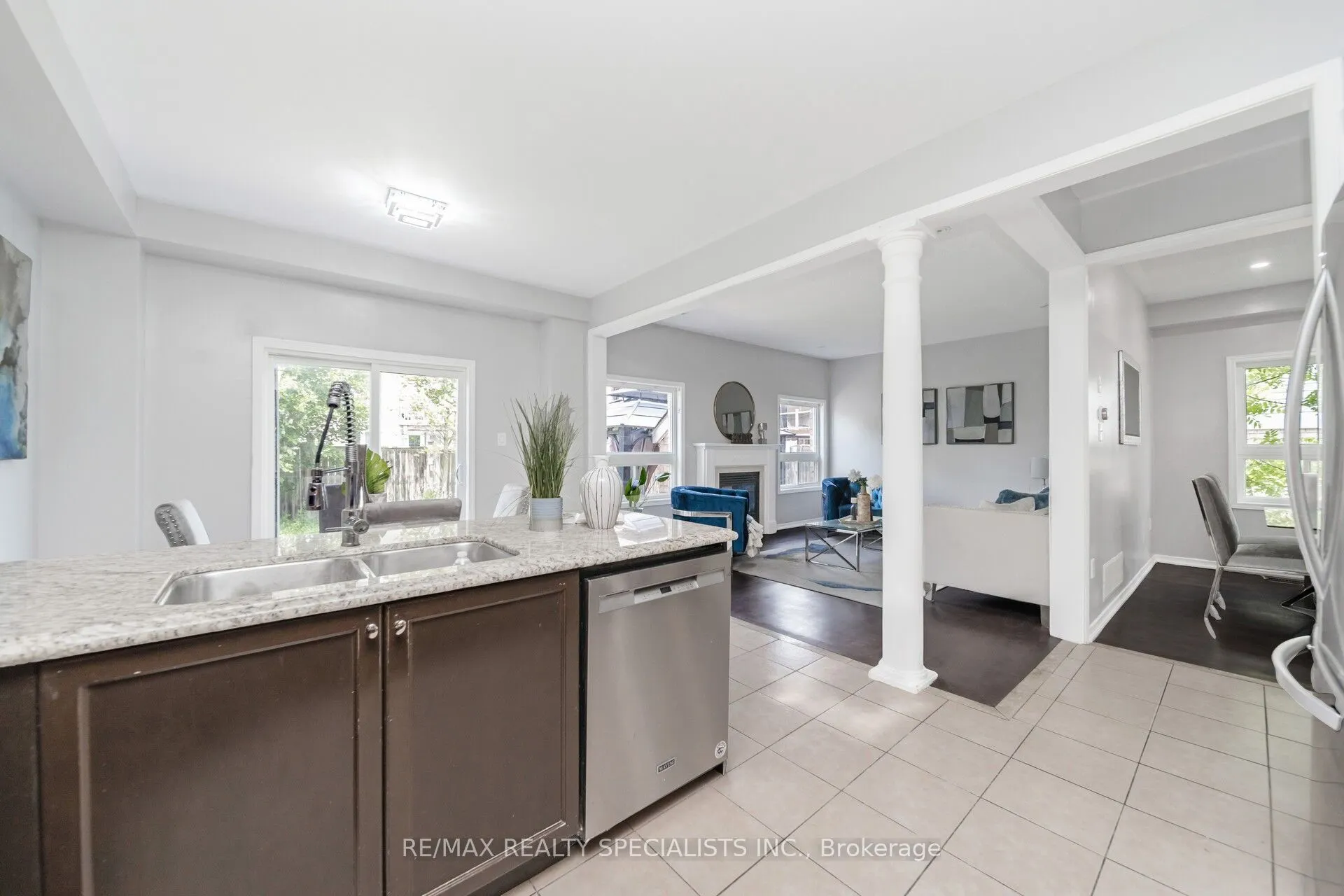 91 Laprade Square