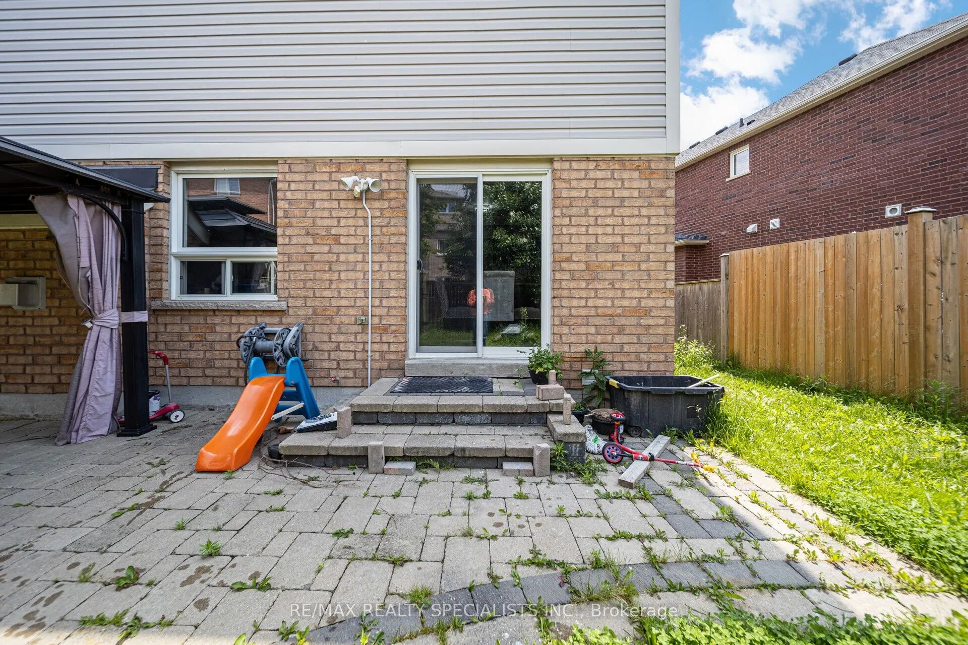 91 Laprade Square