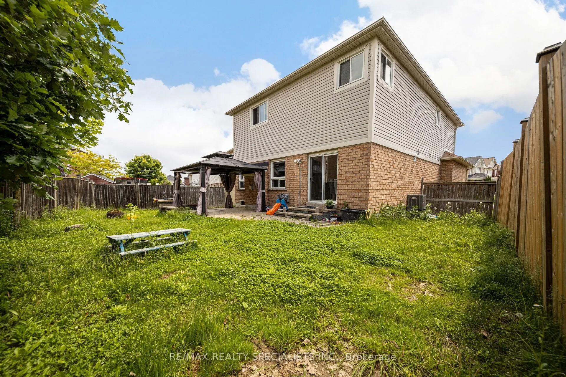 91 Laprade Square