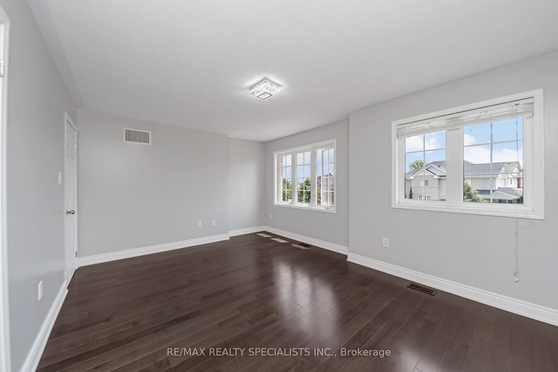 91 Laprade Square