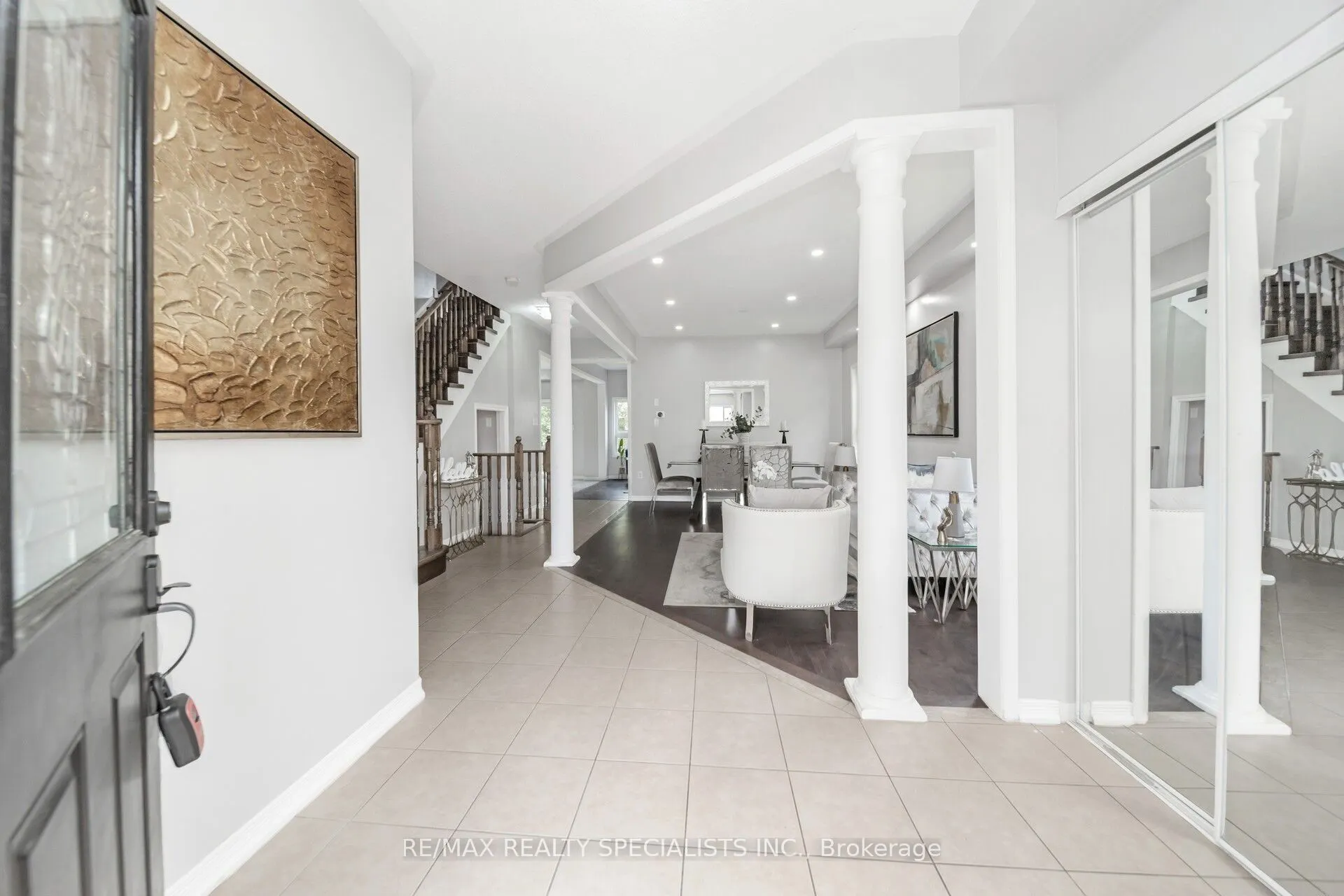 91 Laprade Square