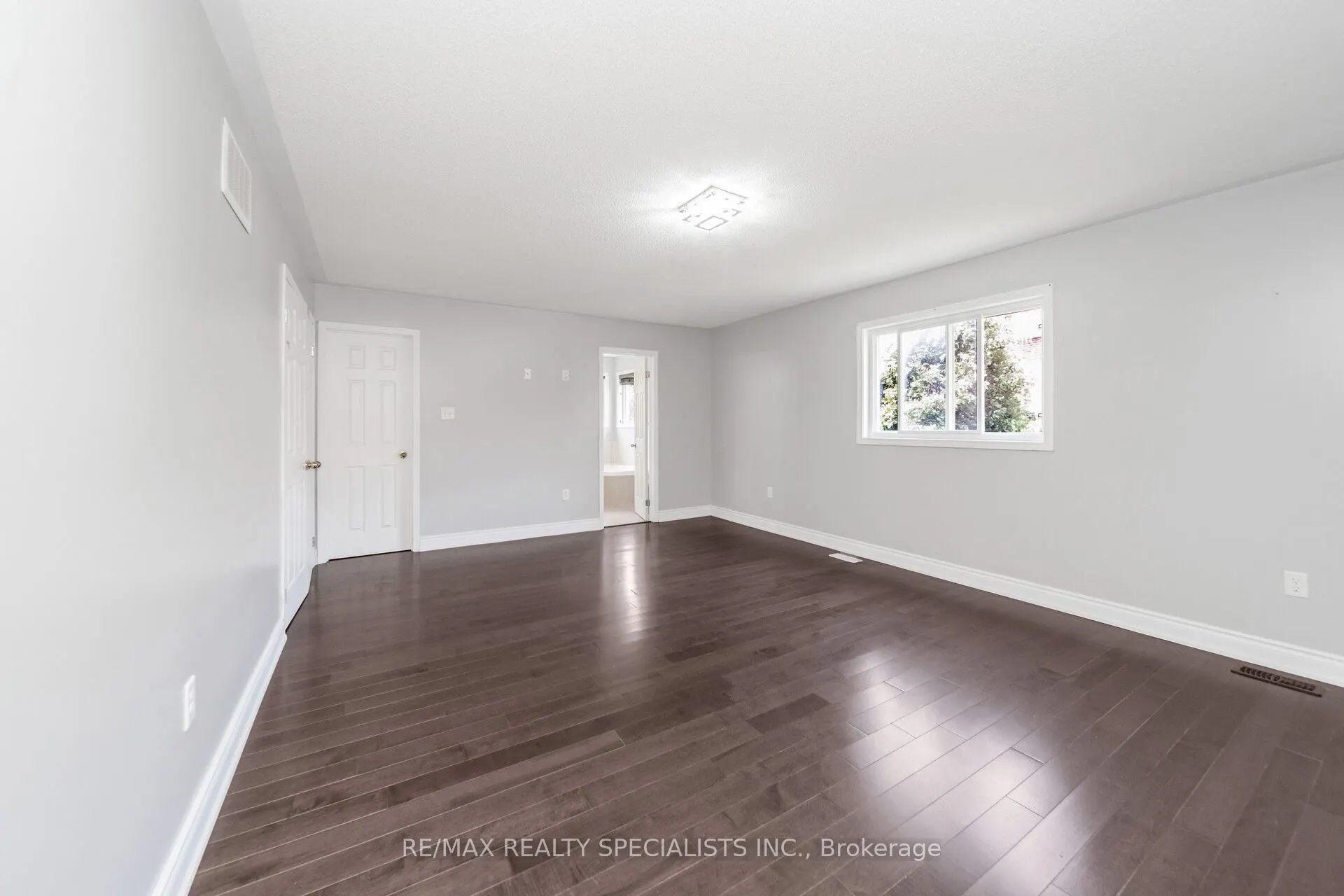 91 Laprade Square