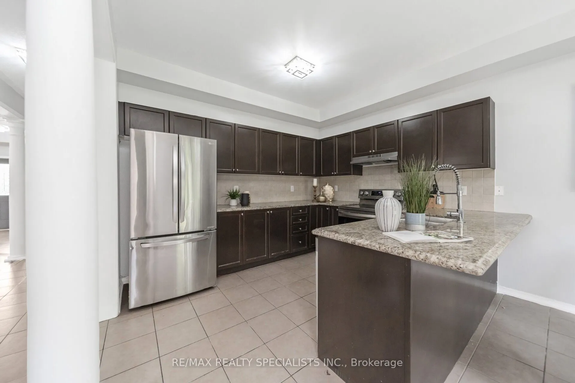 91 Laprade Square