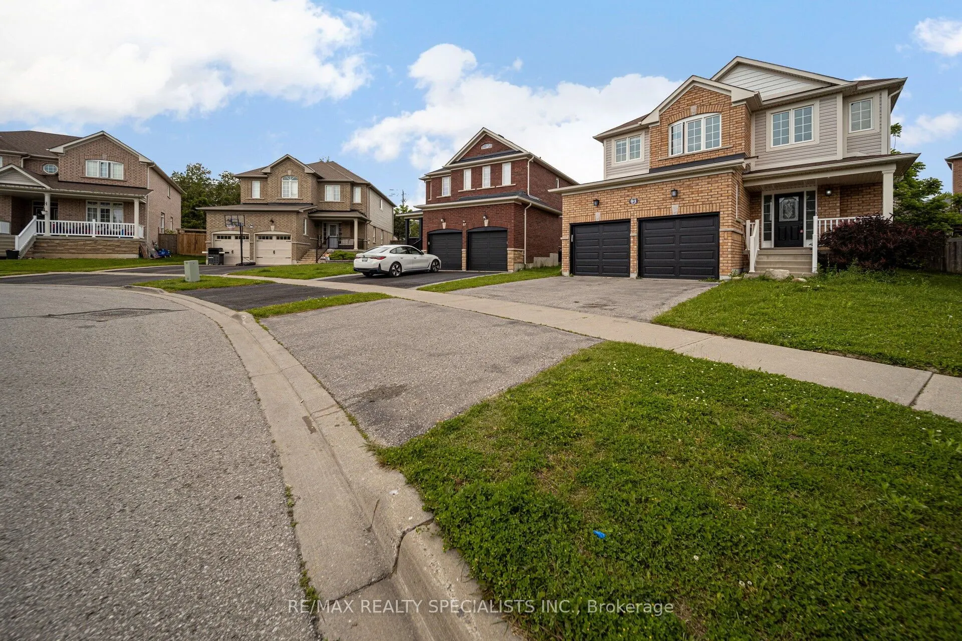 91 Laprade Square