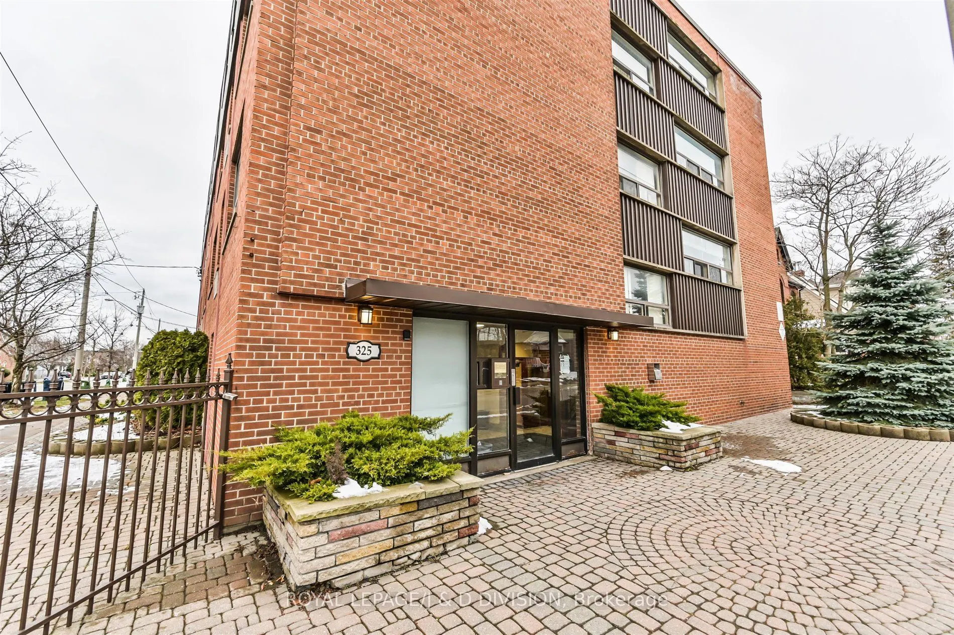 325 Sammon Avenue, #304