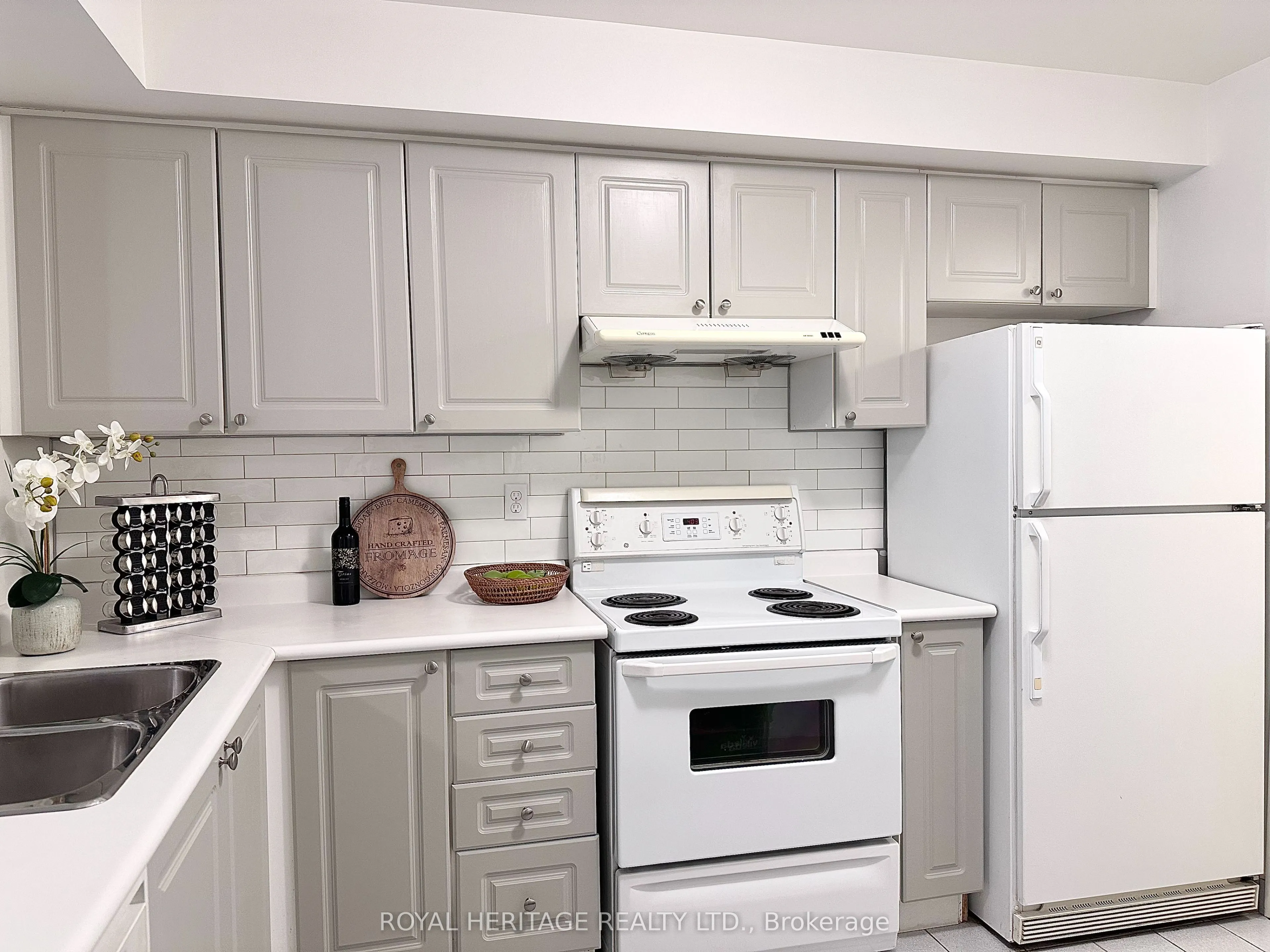 18 Lee Centre Drive, #2110