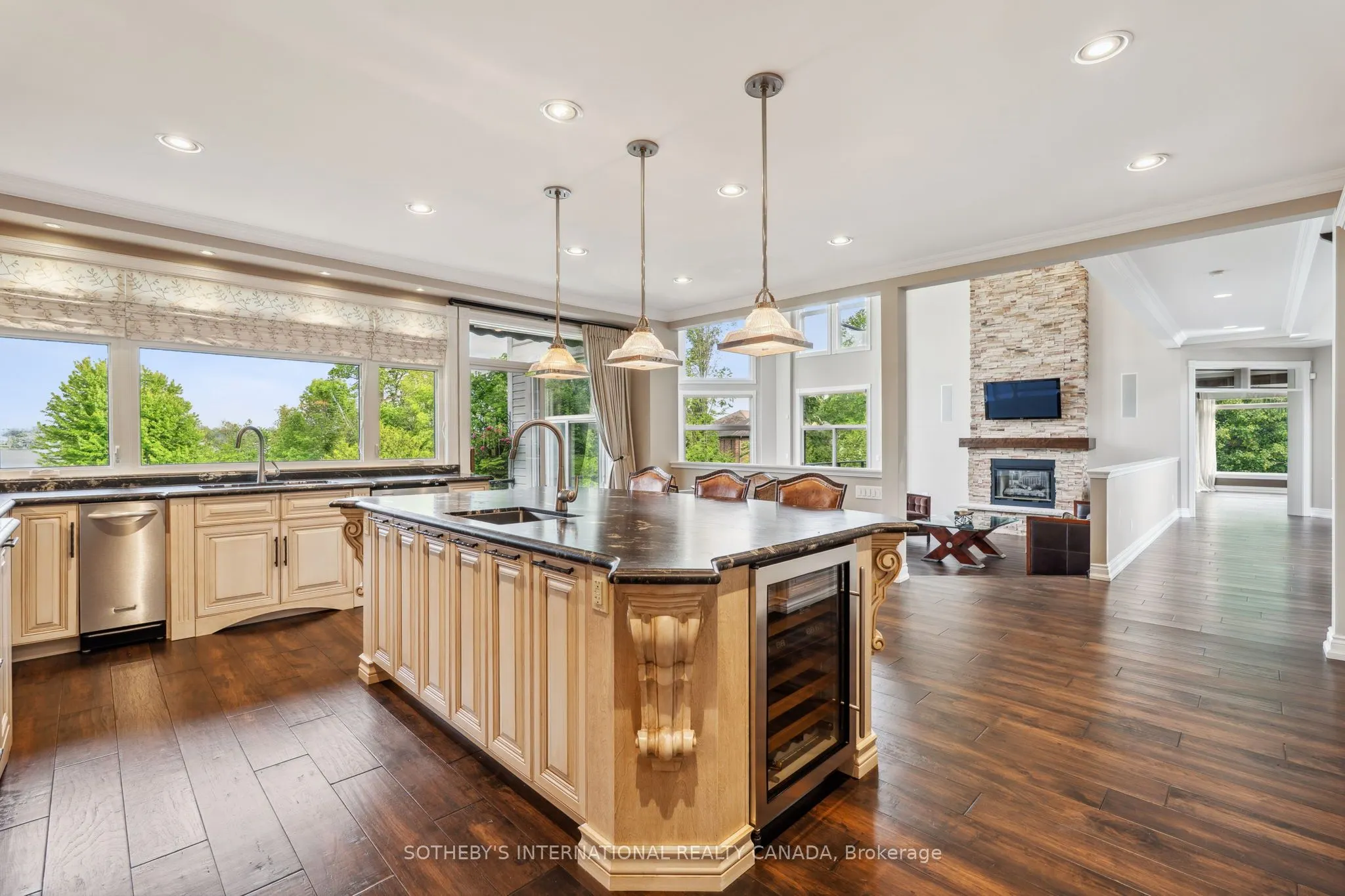 12 Island View Court