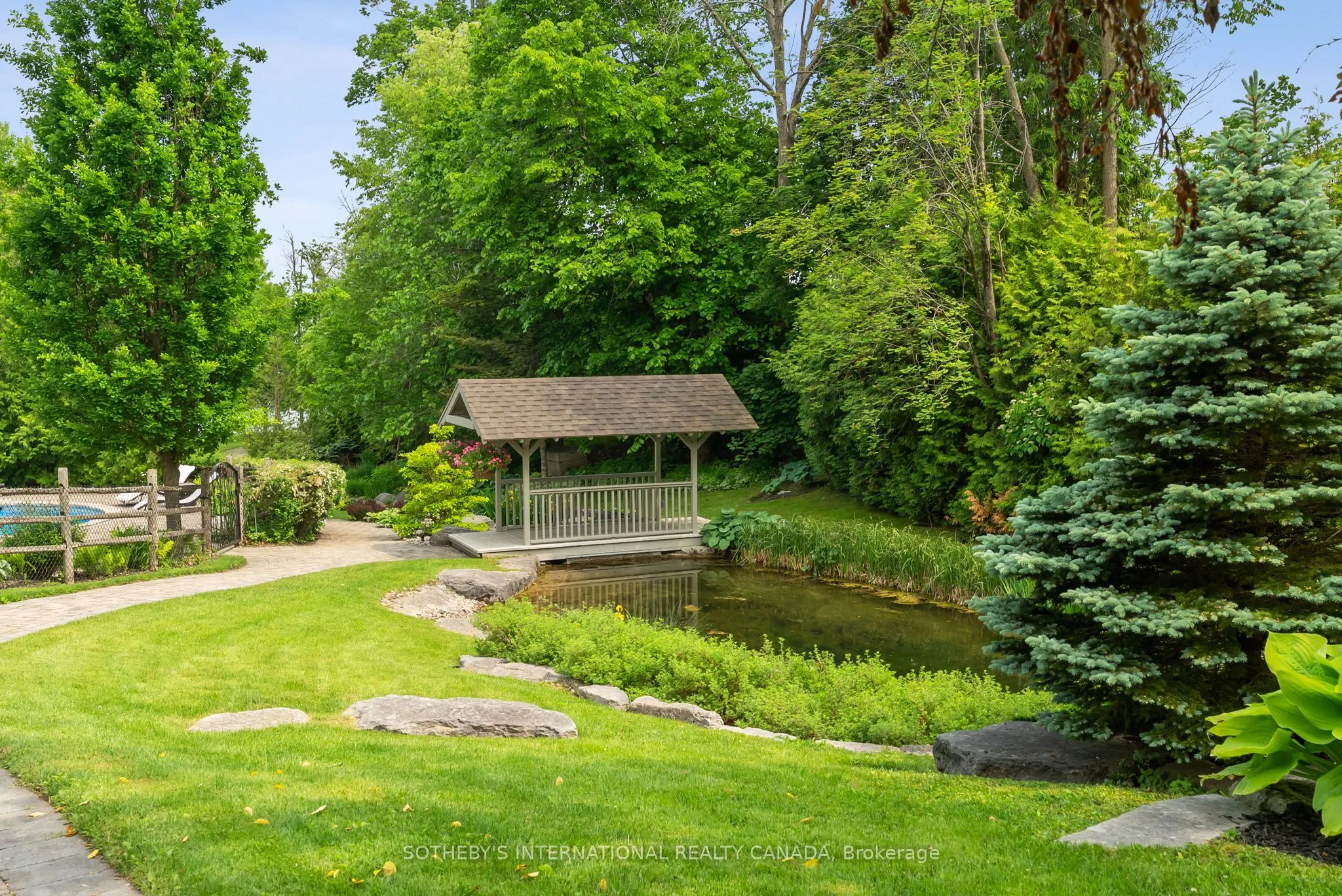 12 Island View Court