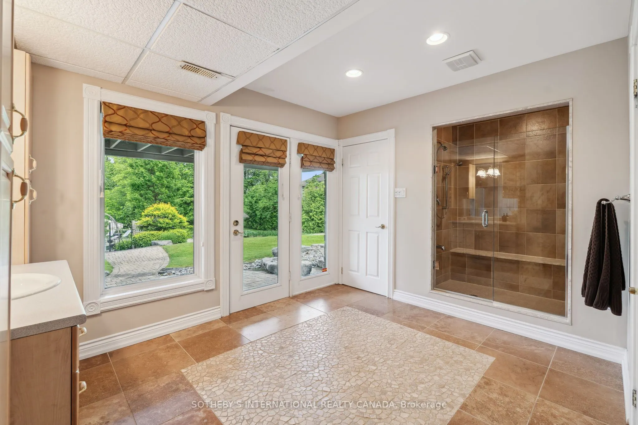 12 Island View Court
