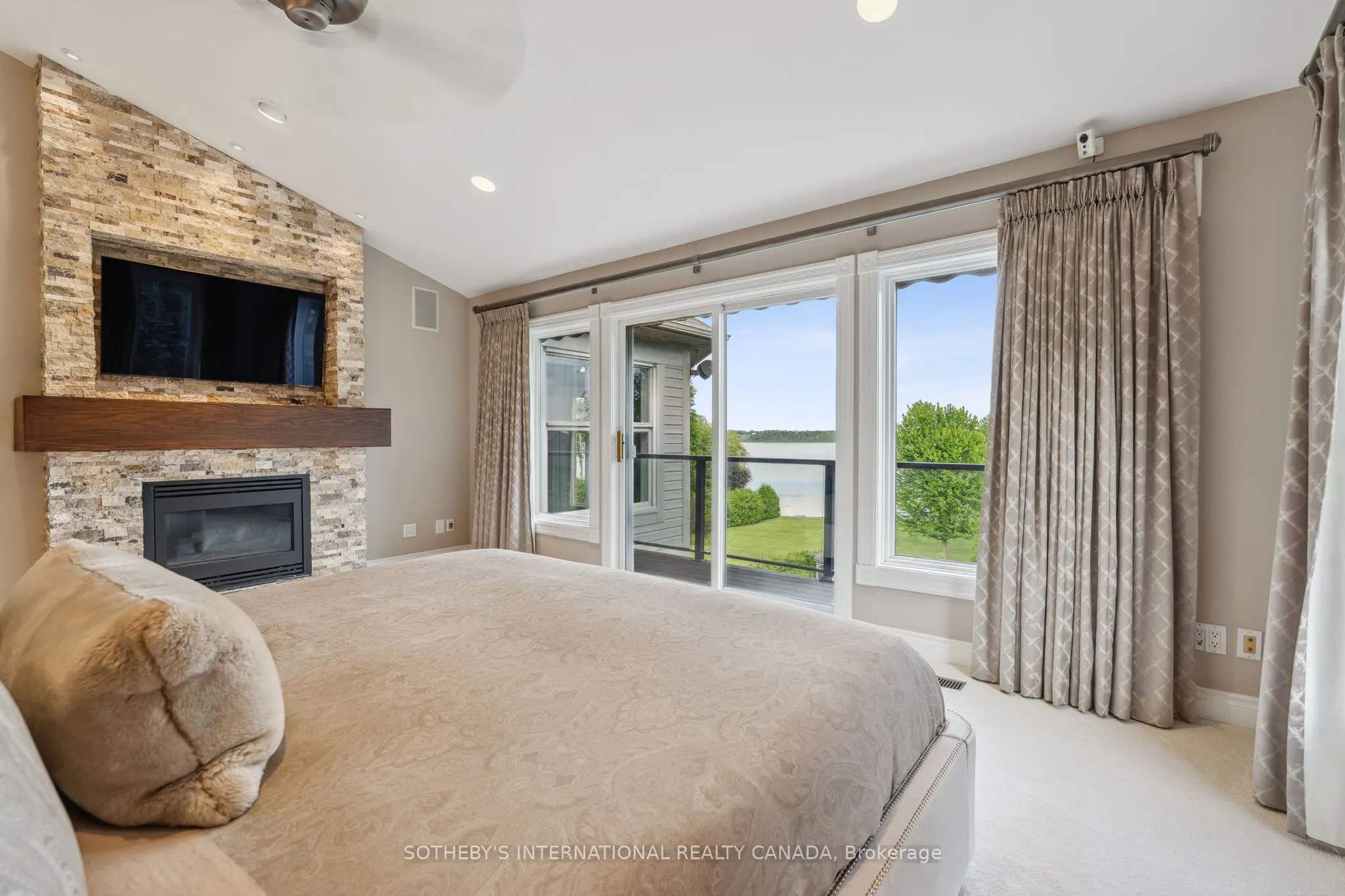 12 Island View Court
