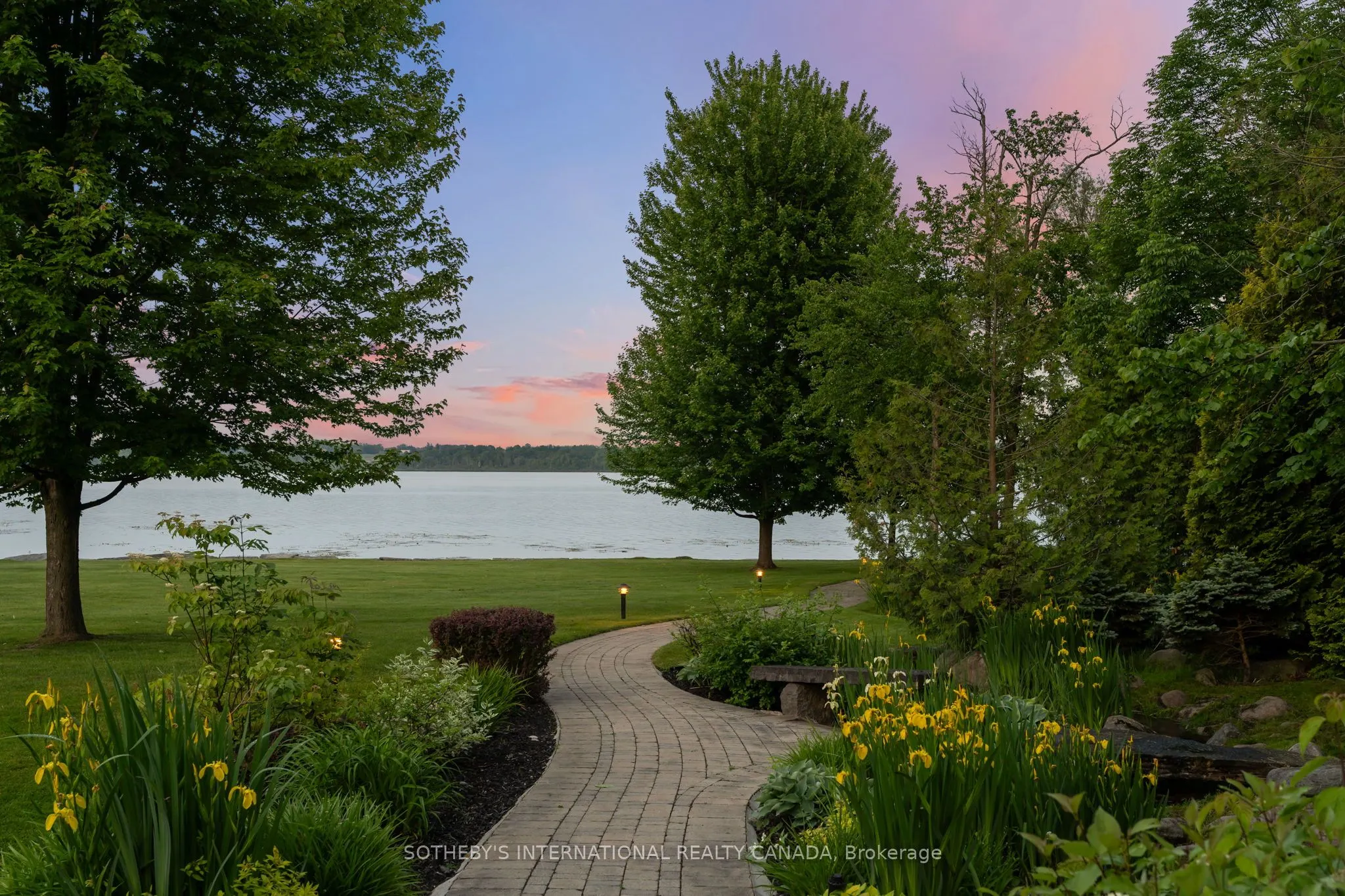 12 Island View Court