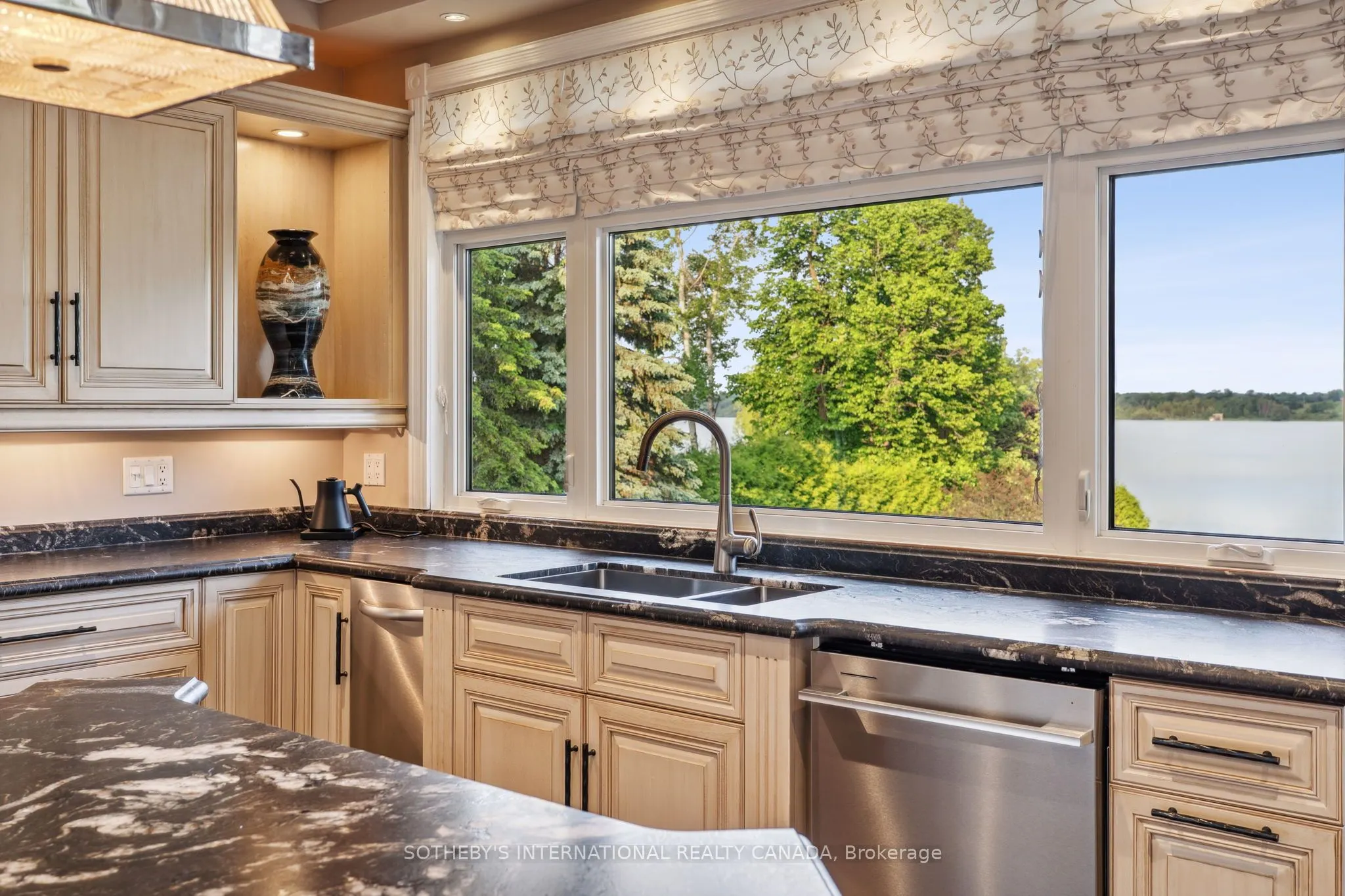 12 Island View Court